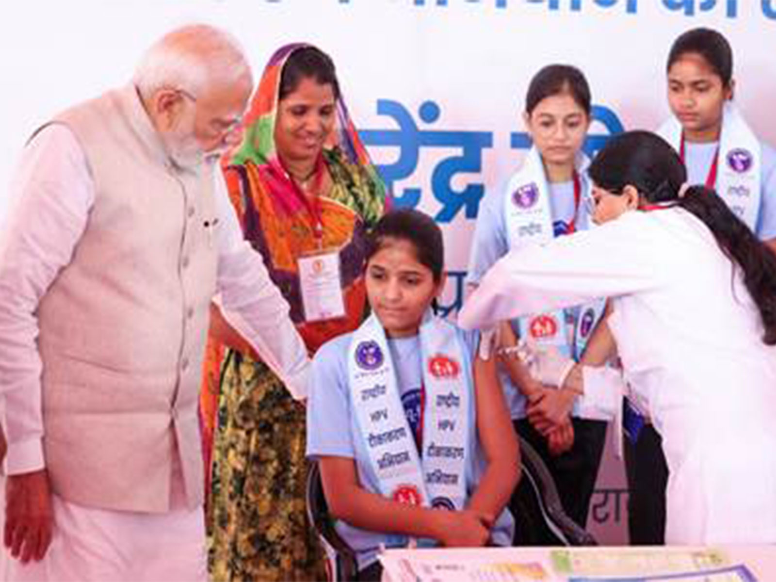PM Modi launches nationwide HPV vaccination drive for 14-year-old girls from Ajmer, Rajasthan (Photo: PIB/Ministry of Health and Family Welfare)