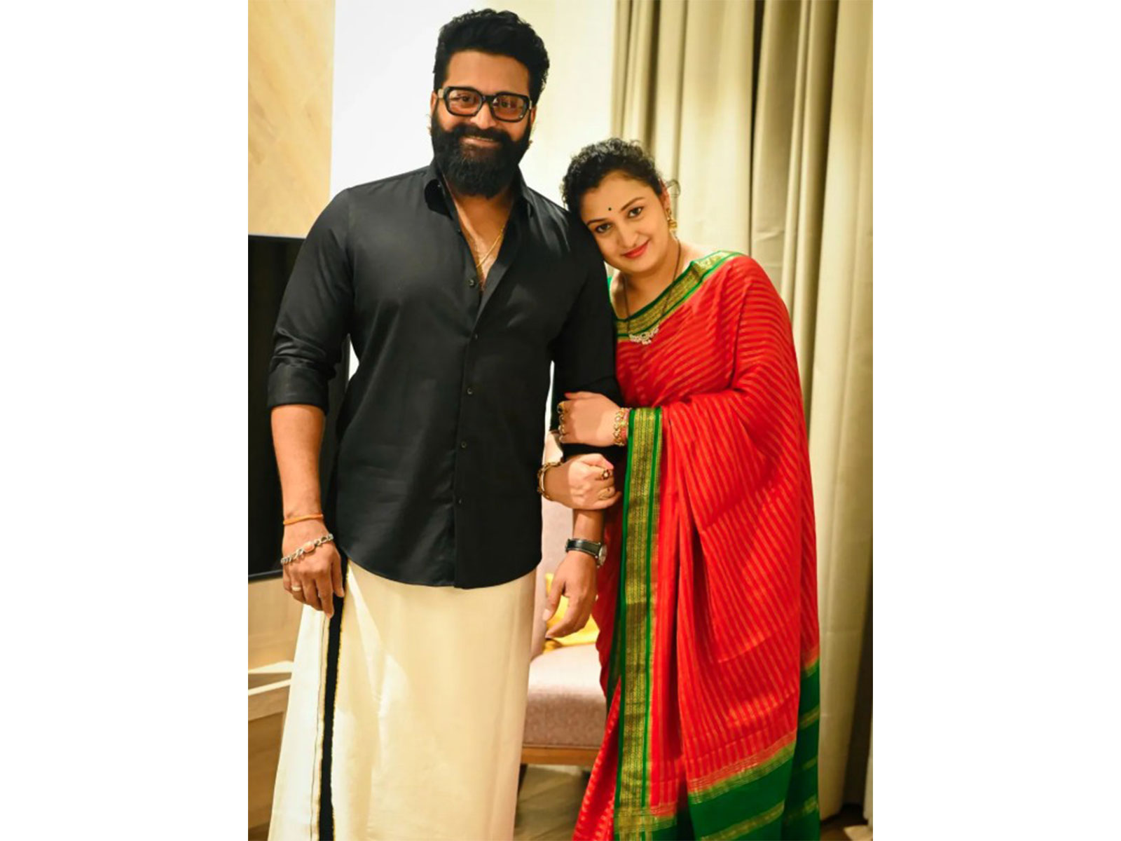 Rishab Shetty, Pragathi Shetty (Photo/Instagram@rishabshettyofficial)