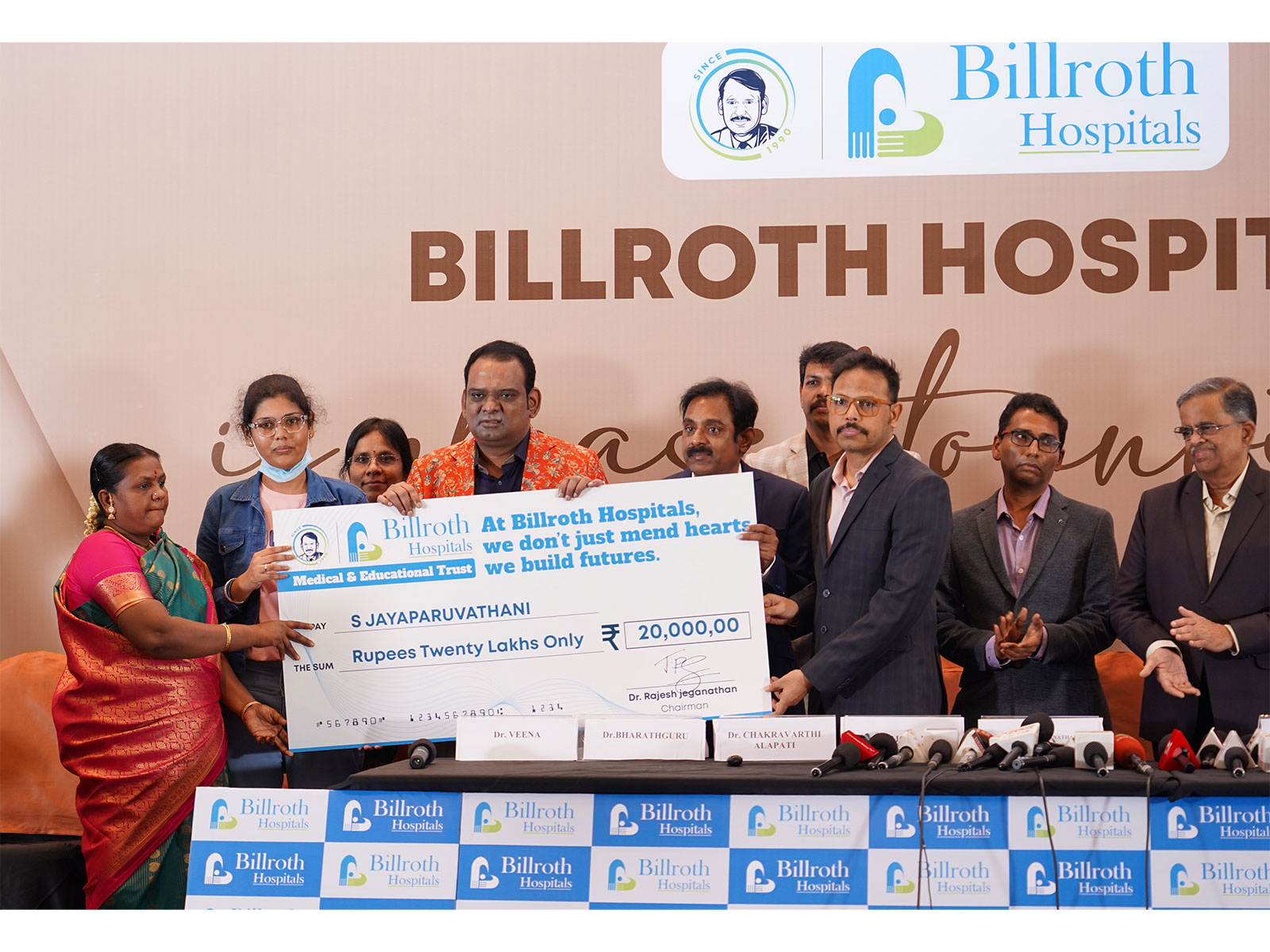 Dr. Rajesh Jeganathan, Chairman, Billroth Hospitals, presented a cheque of Rs. 20,00,000 to a successful Heart Transplant patient
