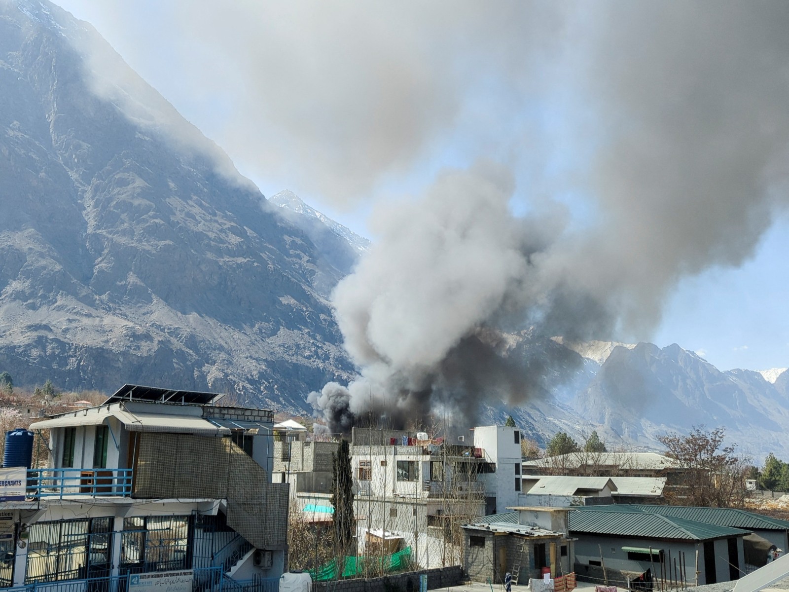 Smoke rises from the premises of the U.N. office, after it was set ablaze by protesters, following news of U.S. and Israeli strikes on Iran that killed Iran's Supreme leader Ayatollah Ali Khamenei, in the city of Gilgit (Photo/Reuters) Smoke rises from the premises of the U.N. office, after it was set ablaze by protesters, following news of U.S. and Israeli strikes on Iran that killed Iran's Supreme leader Ayatollah Ali Khamenei, in the city of Gilgit (Photo/Reuters)