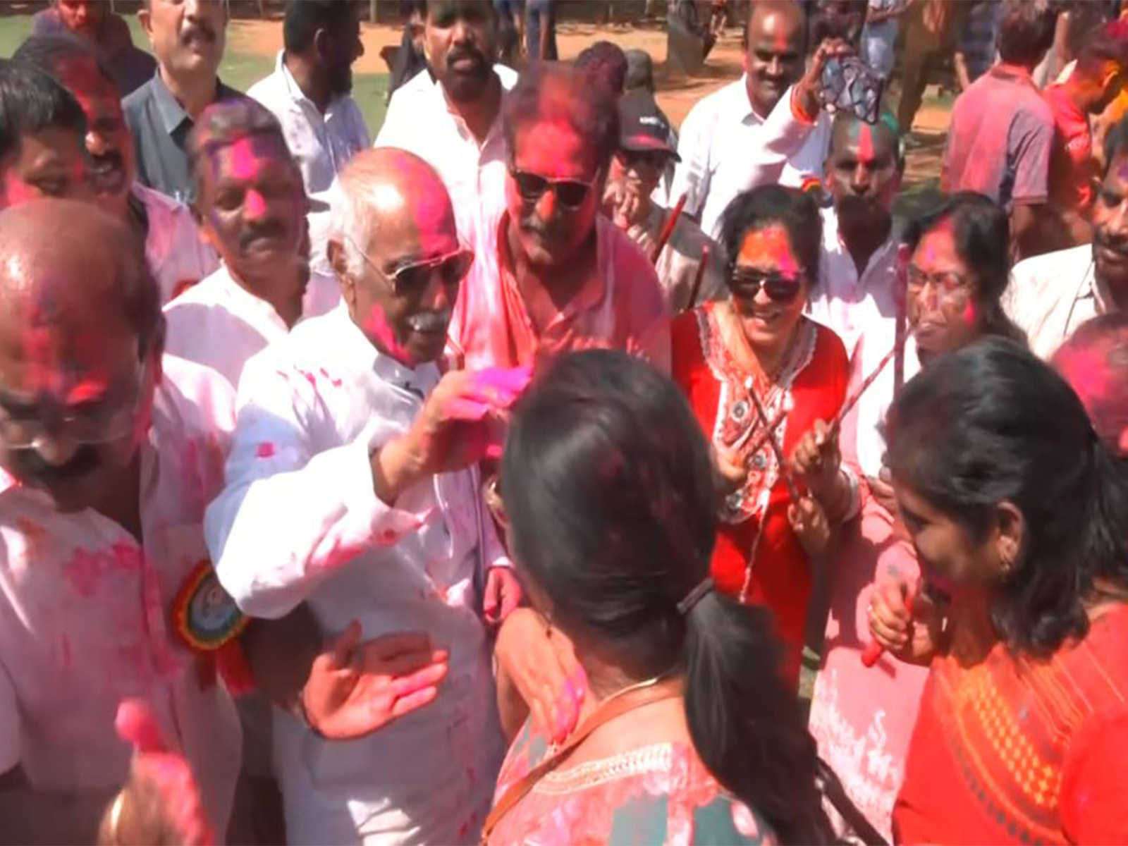 Former Governor Bandaru Dattatraya participates in Holi celebrations (Photo/ANI)