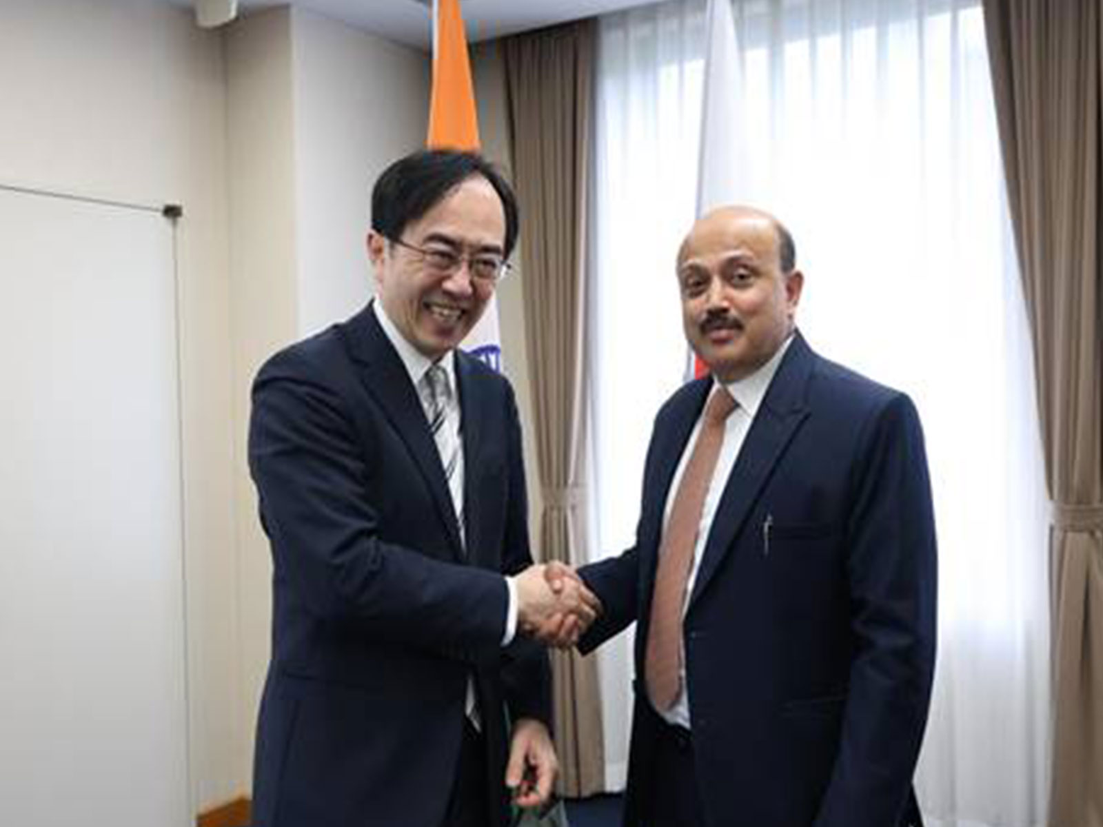 Commerce Secretary Rajesh Agrawal with Sr. Deputy Minister, MoFA, Japan (Photo/PIB)