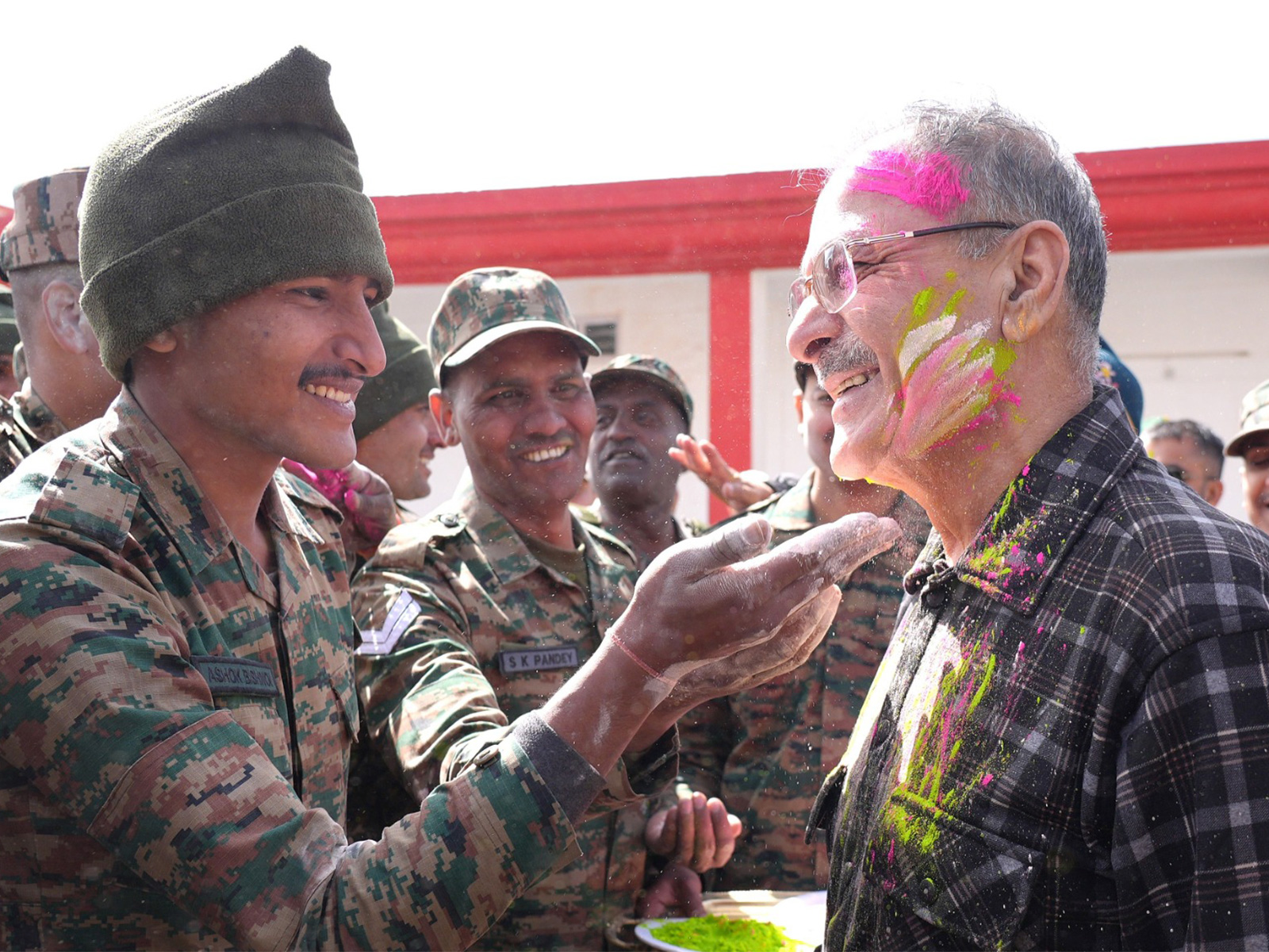 LG Ladakh Kavinder Gupta celebrates Holi with Army Jawans (Photo/Release)