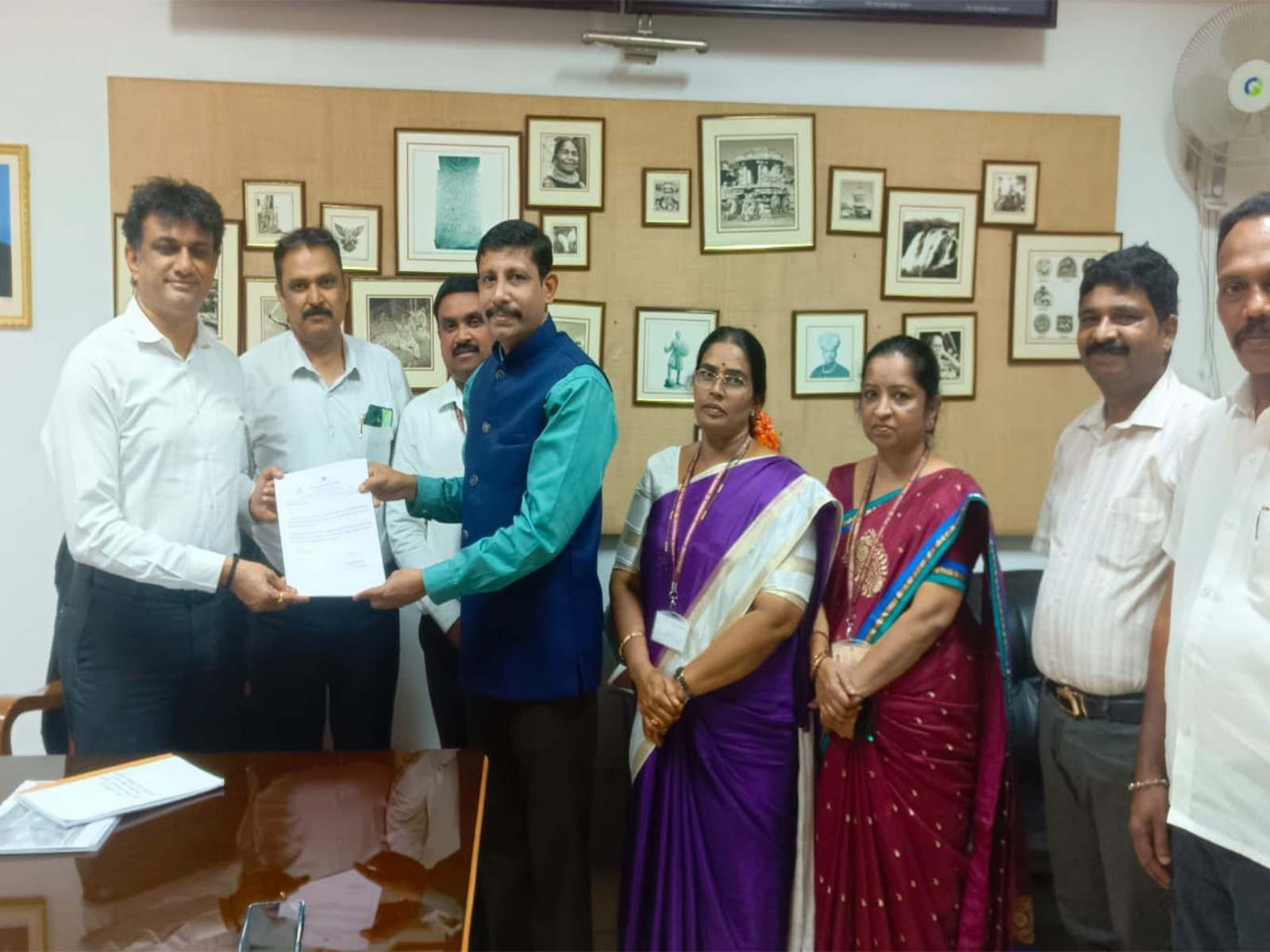 
    Karnataka: Panel submits report to govt
    