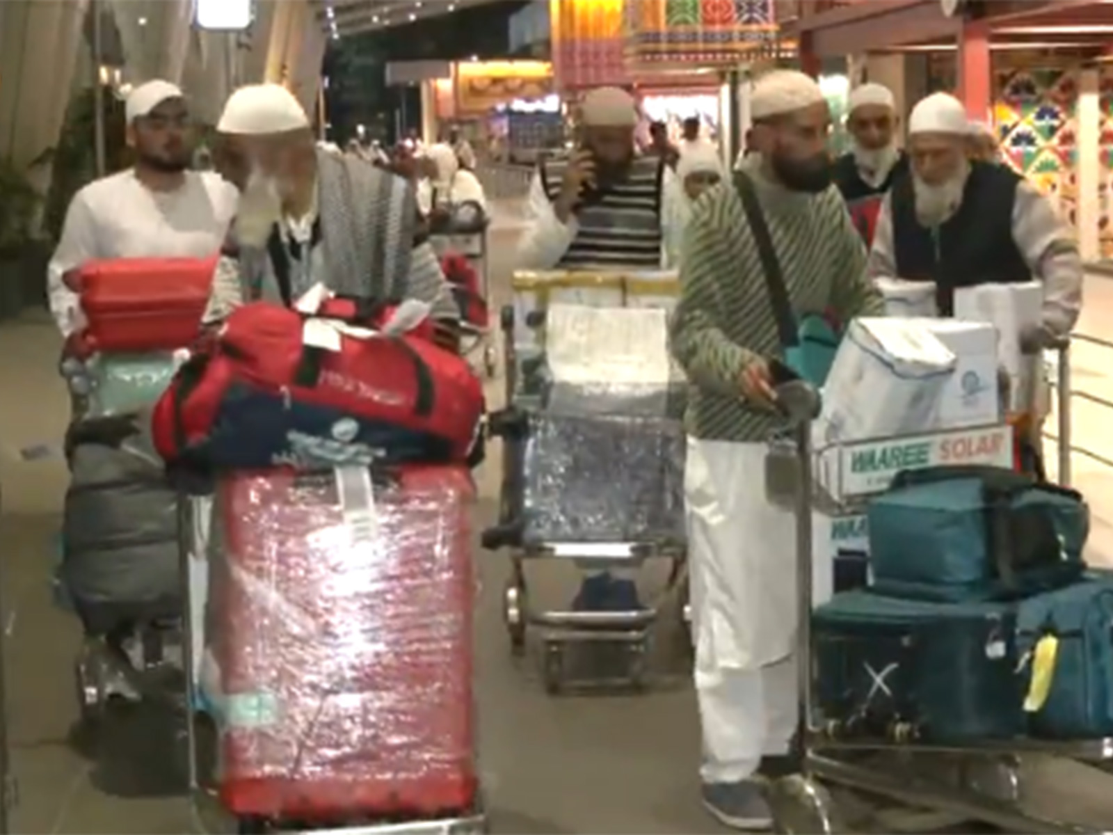 Passengers who arrived at Sardar Vallabhbhai Patel International Airport (Photo/ANI)