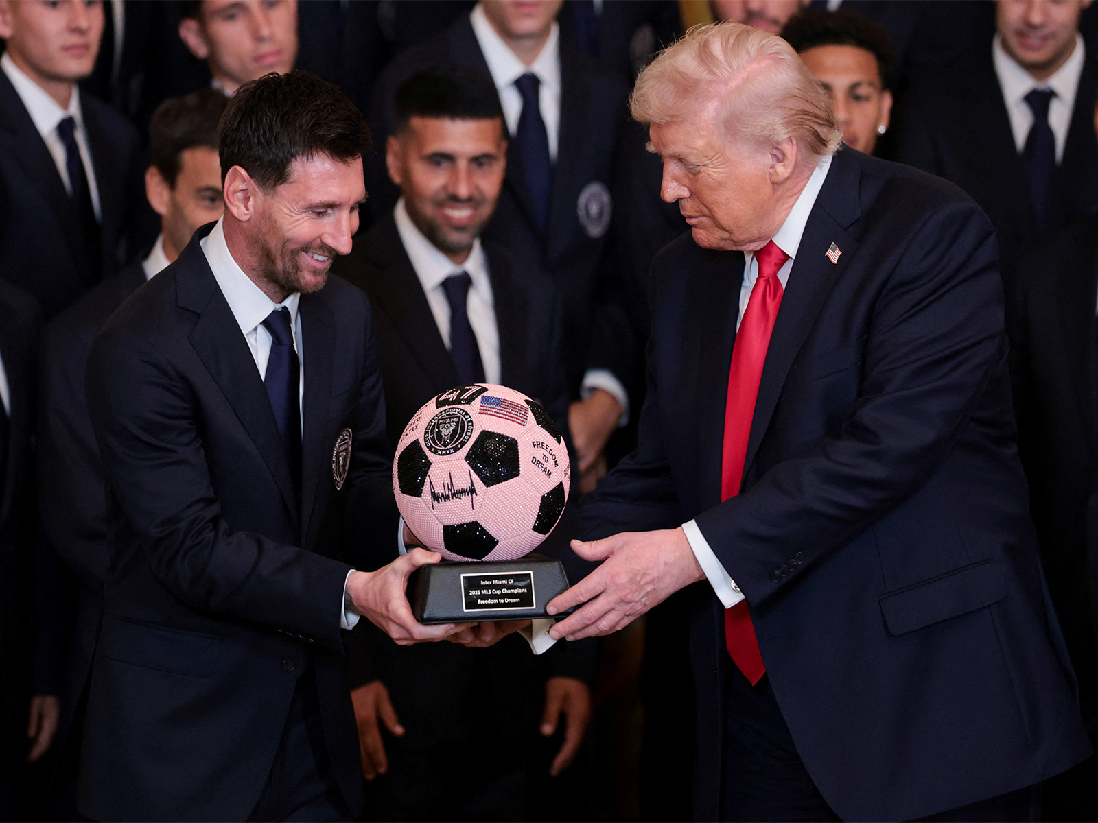 Lionel Messi presents a pink-coloured football to US President Donald Trump (Photo: Reuters) Lionel Messi presents a pink-coloured football to US President Donald Trump (Photo: Reuters)