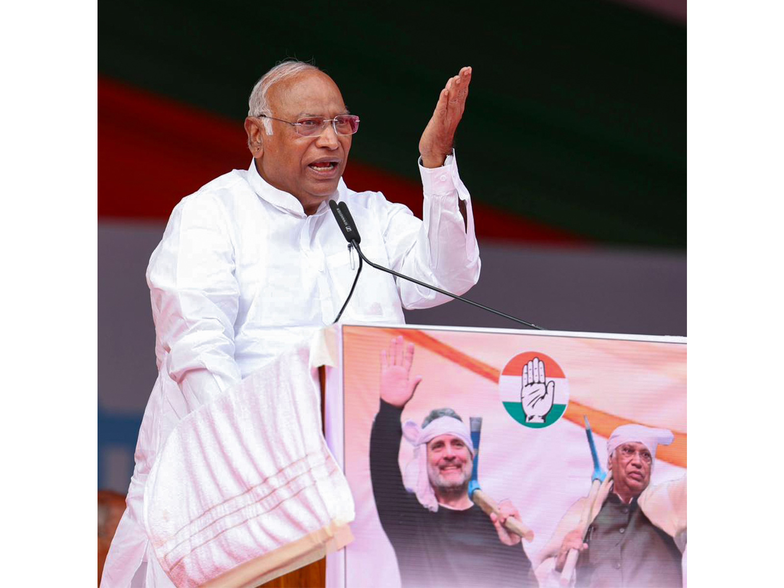 Kharge slams PM Modi over US waiver on Russian oil purchase