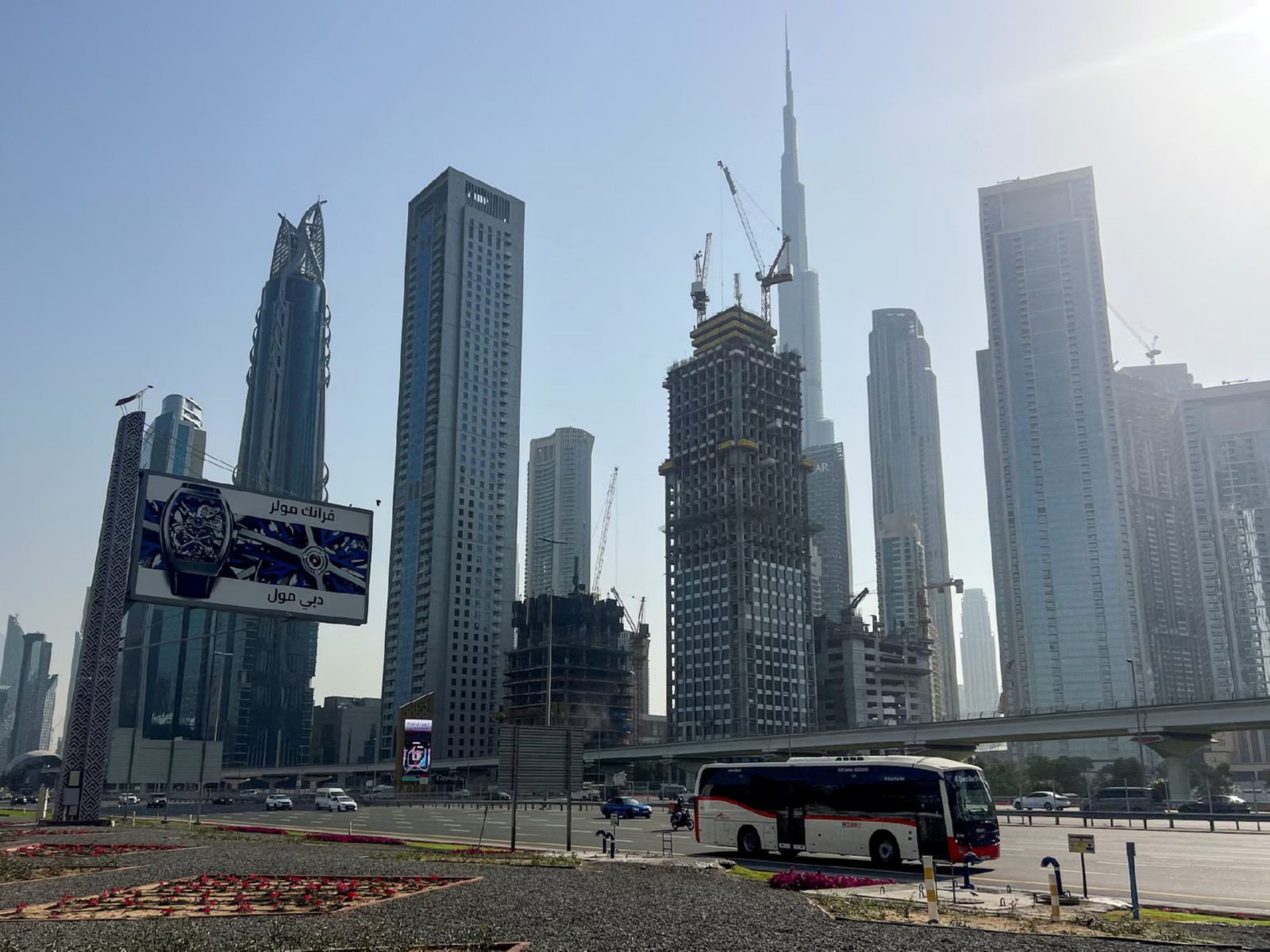 Vehicles move along a highway in Dubai, United Arab Emirates, amid the ongoing US-Israel conflict with Iran. (Photo/Reuters) Vehicles move along a highway in Dubai, United Arab Emirates, amid the ongoing US-Israel conflict with Iran. (Photo/Reuters)