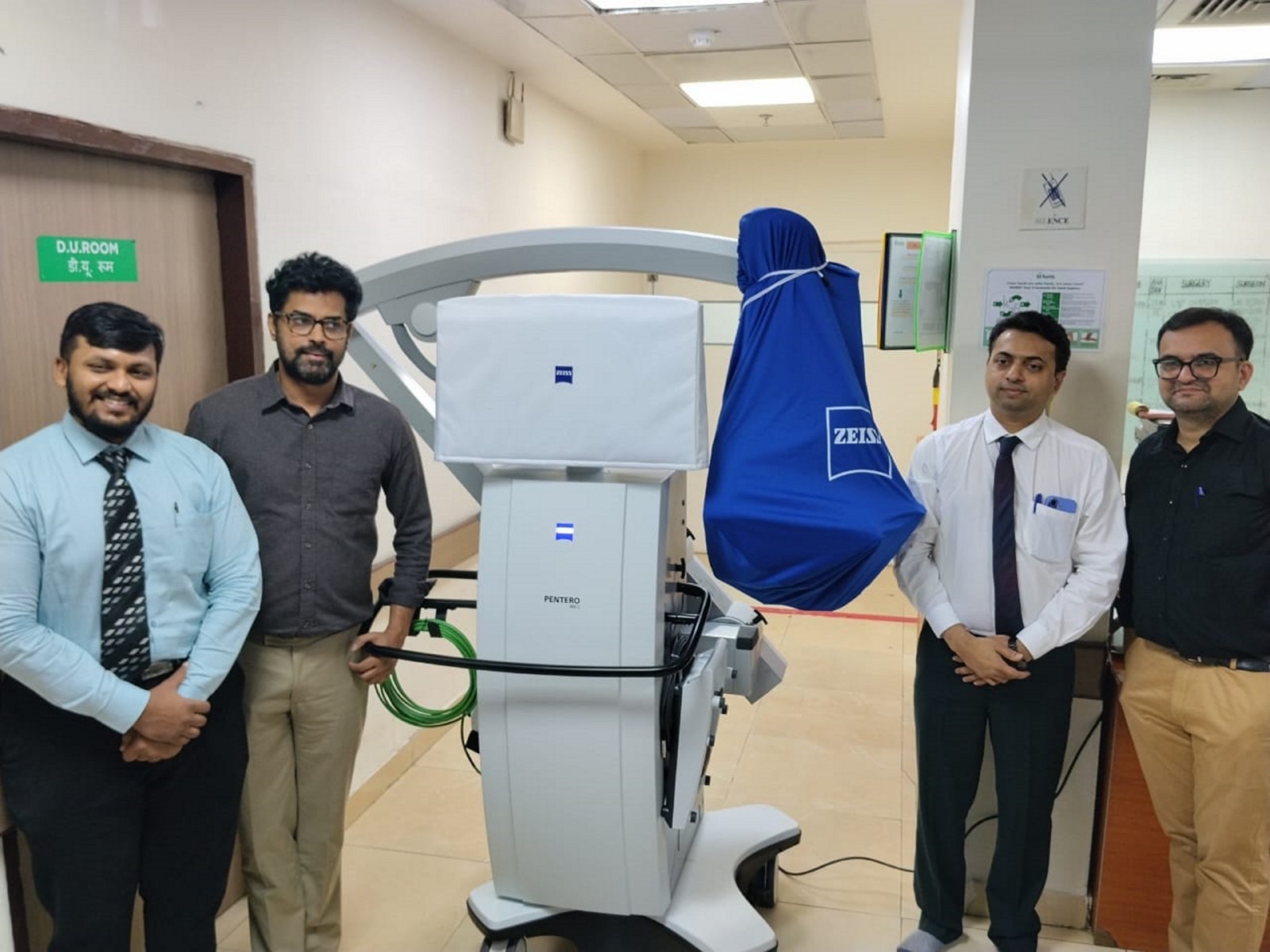 (R-L) Dr Rakesh Lalla, Dr Jayesh Sardhara, Dr Ashutosh Pandey and Dr Rushabh Chheda inaugurate Kalyan’s first next-gen surgical visualization system at Fortis Hospital Kalyan