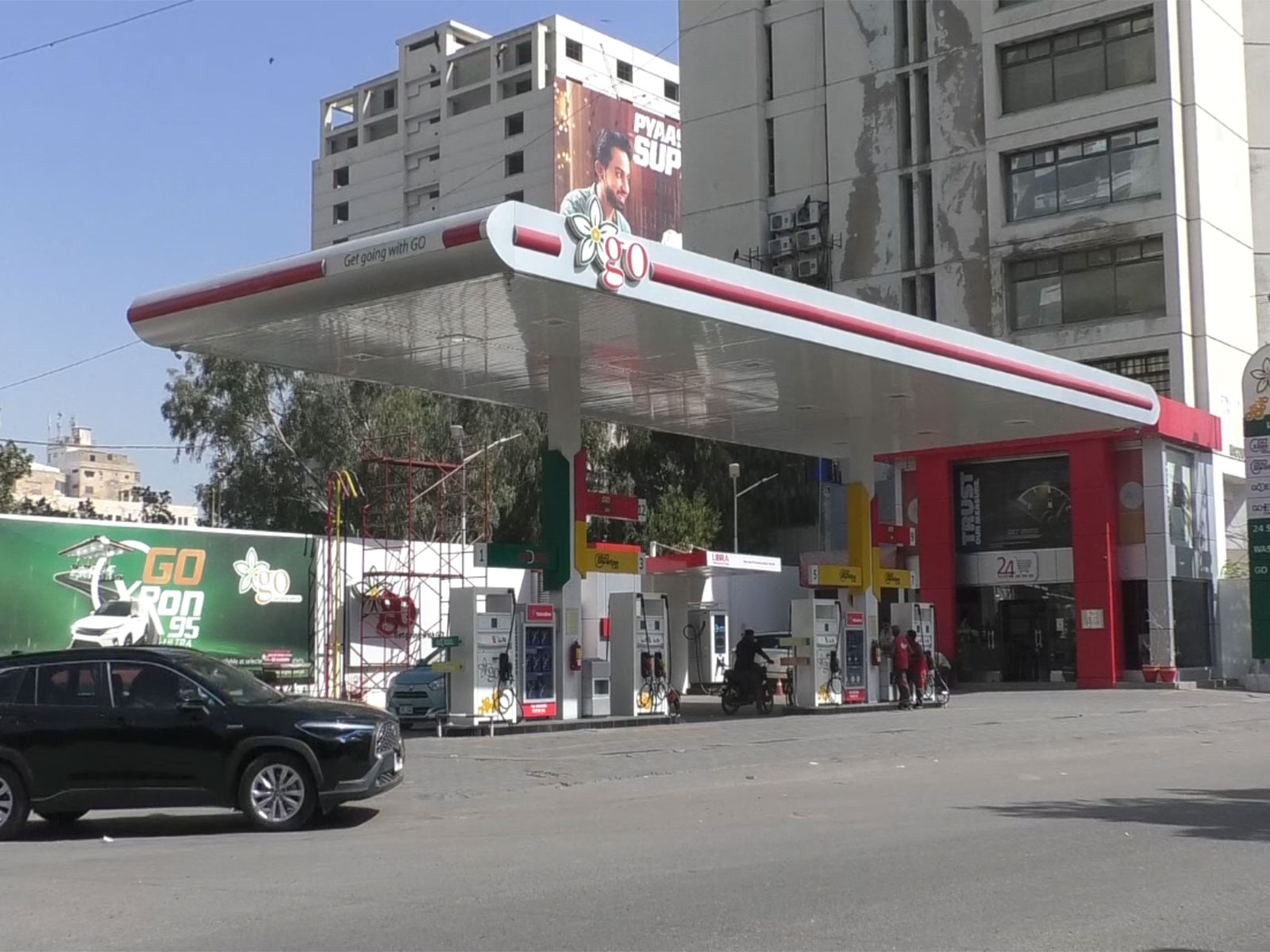 Petrol pump at Karachi (Photo/ANI)