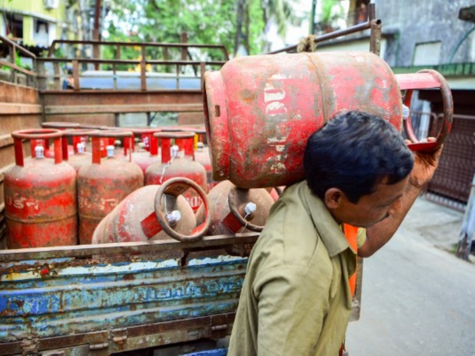 A worker carries a LPG cylinder (File photo/ANI)