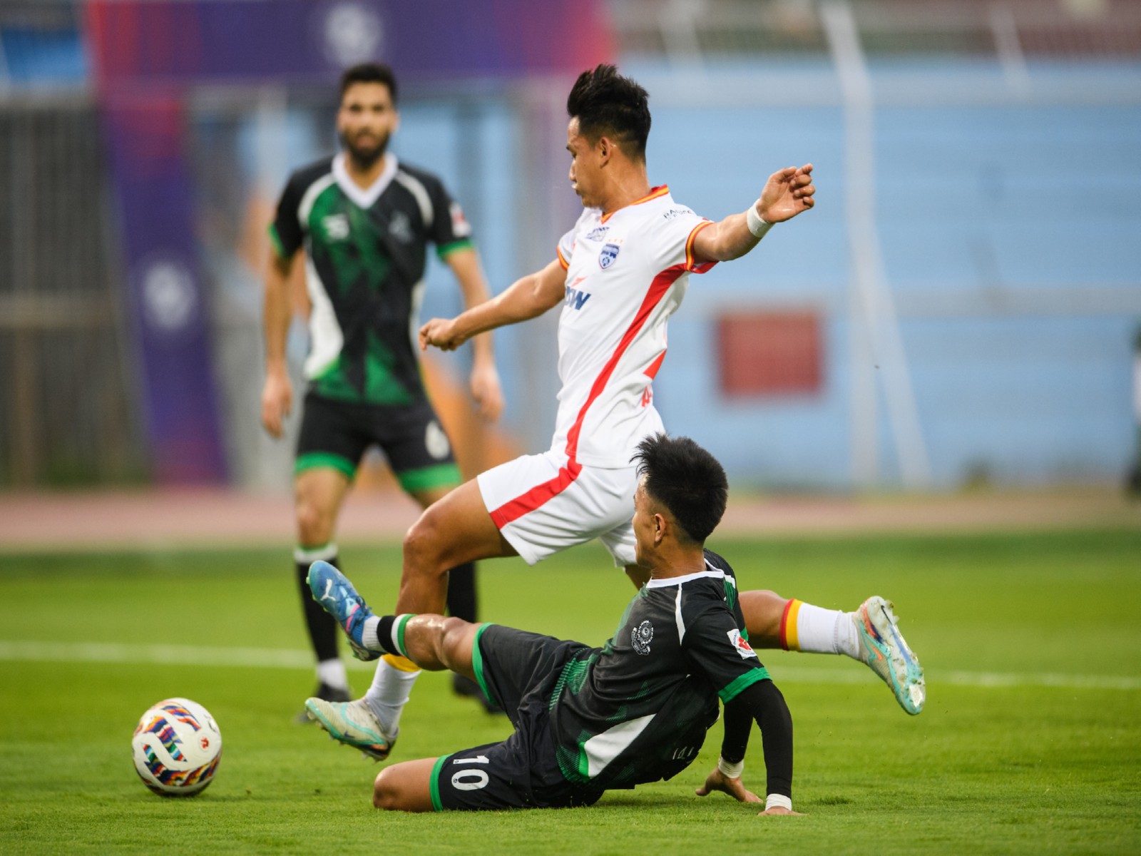Players in action during ISL. (Photo/ISL) 