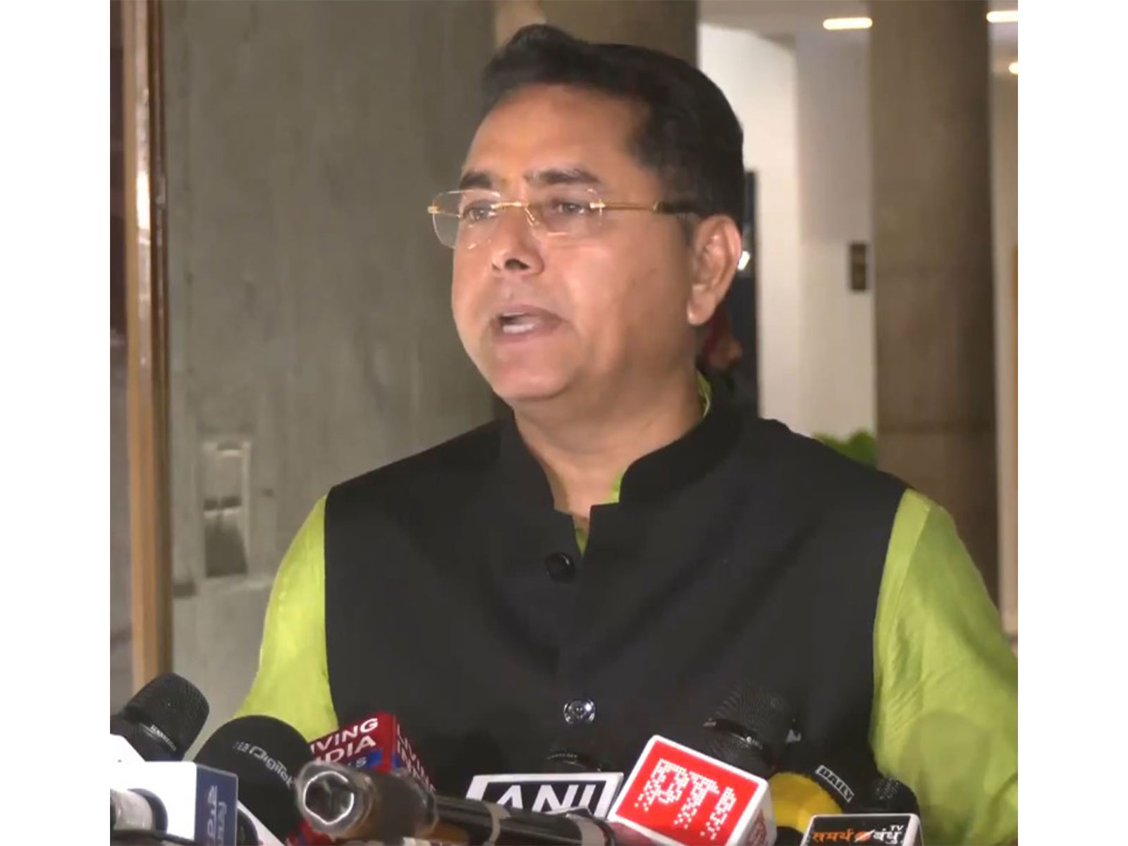 
    Punjab Minister Aman Arora lauds 'Mavan Dhiyan da Satkar scheme
    