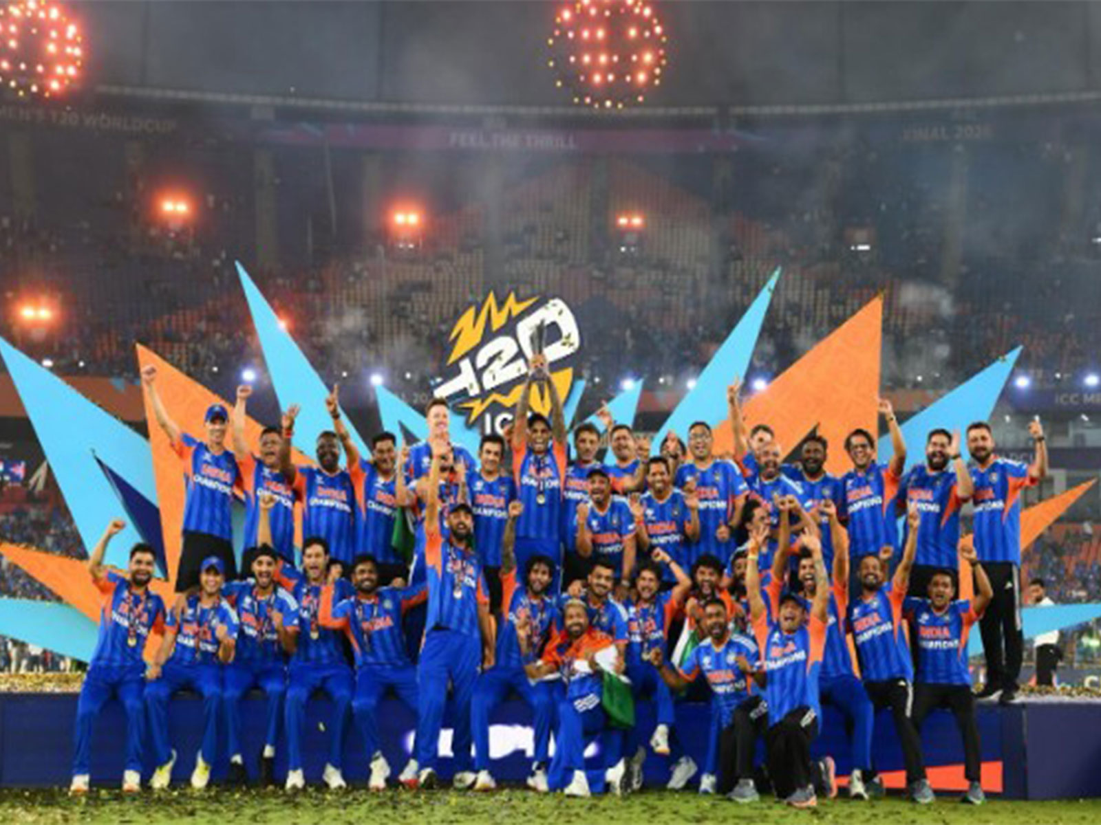 Team India with the T20 World Cup title. (Photo: mahi7781 Instagram)