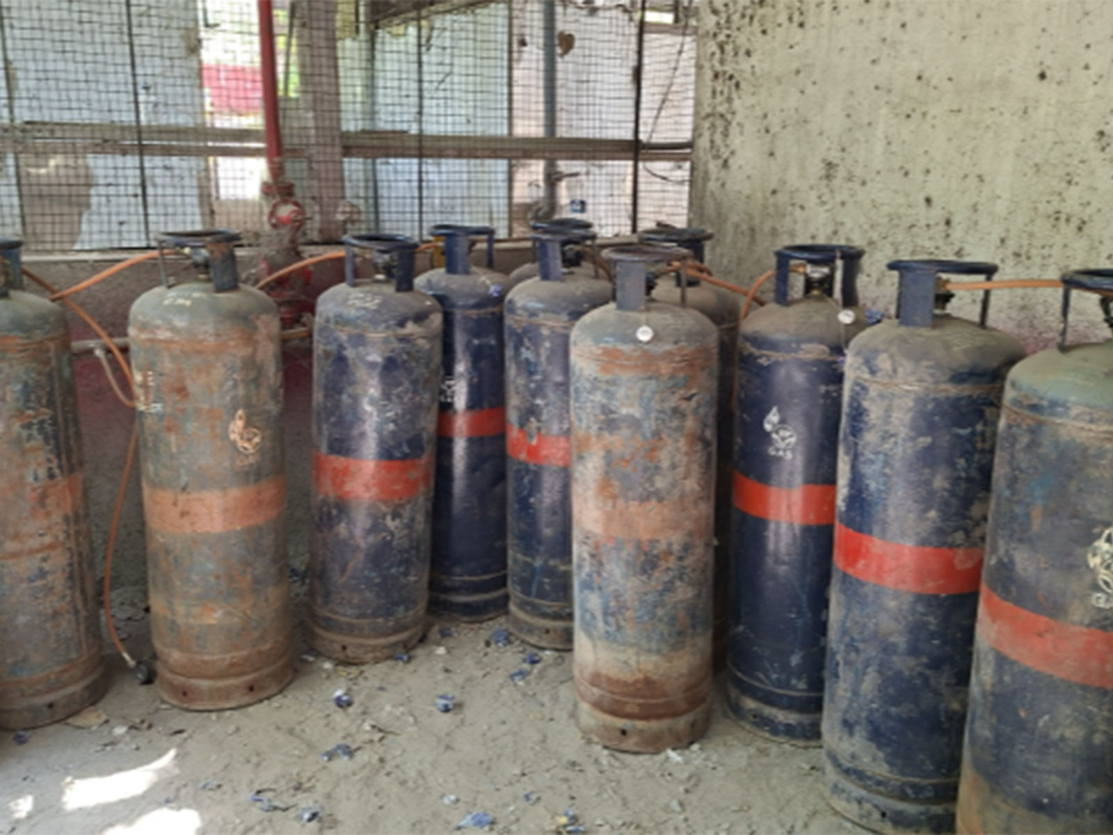 Commercial LPG cylinders (Photo/ANI)