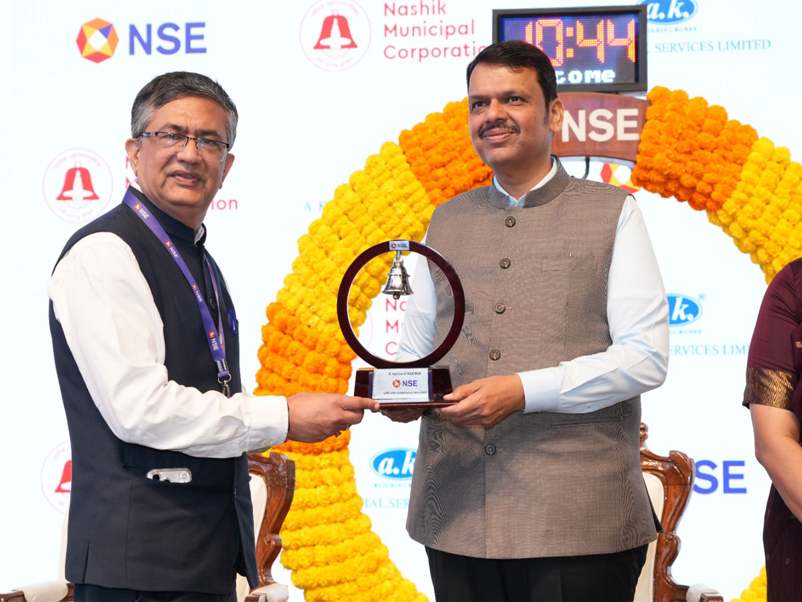 Ashish Chauhan, MD, National Stock Exchange presents a replica of the NSE Bell to Maharashtra’s Chief Minister Devendra Fadnavis (Photo/X@NSEIndia) Ashish Chauhan, MD, National Stock Exchange presents a replica of the NSE Bell to Maharashtra’s Chief Minister Devendra Fadnavis (Photo/X@NSEIndia)