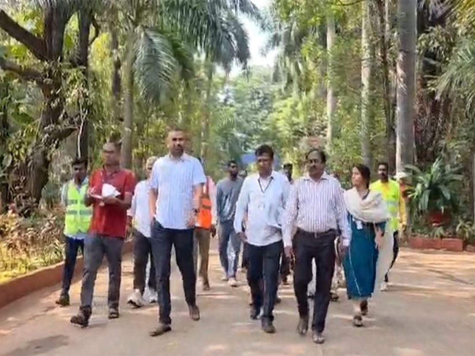 
    GHMC Commissioner conducts surprise inspection at Indira Park
    