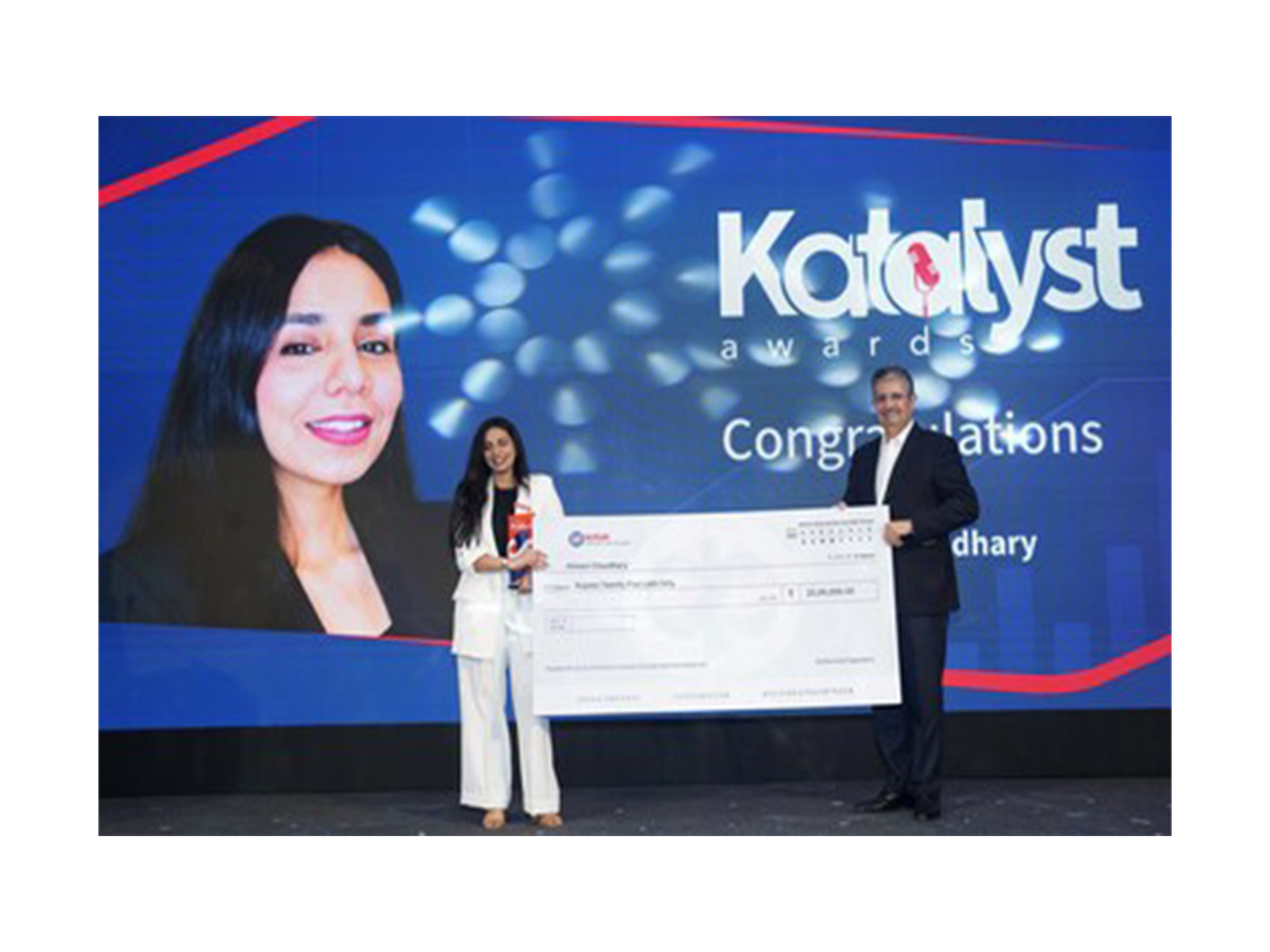 Uday Kotak, Founder & Non-Executive Director, Kotak Mahindra Bank, conferring the Kotak Alts Katalyst Awards 2026 to Himani Chaudhary