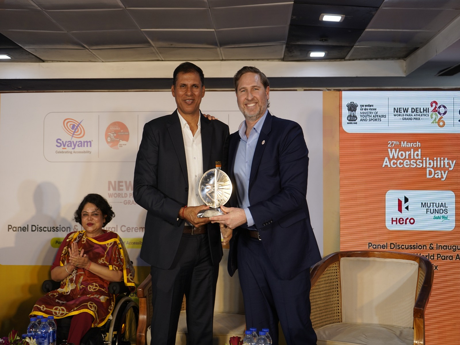 PCI President Devendra Jhajharia (L) with President of World Para Athletics Paul Fitzgerald. (Photo/PCI)