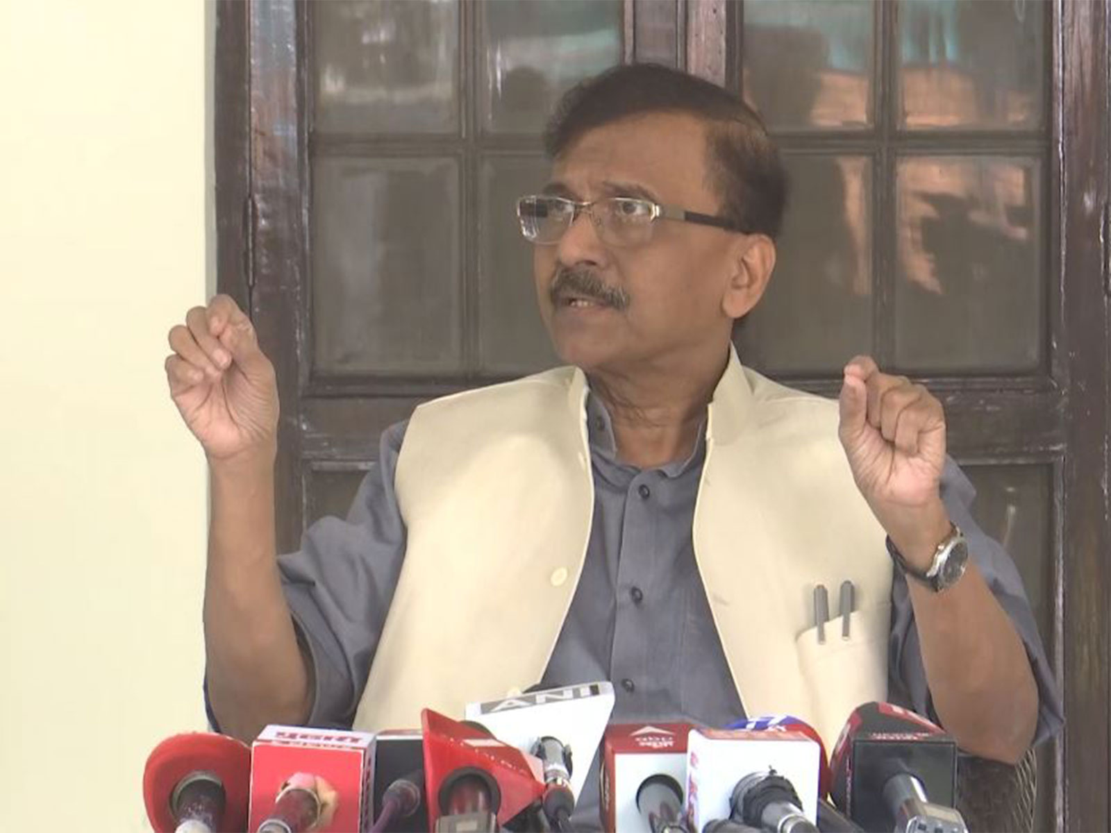 
    Shiv Sena (UBT) MP Sanjay Raut slams Centre over LPG shortage
    