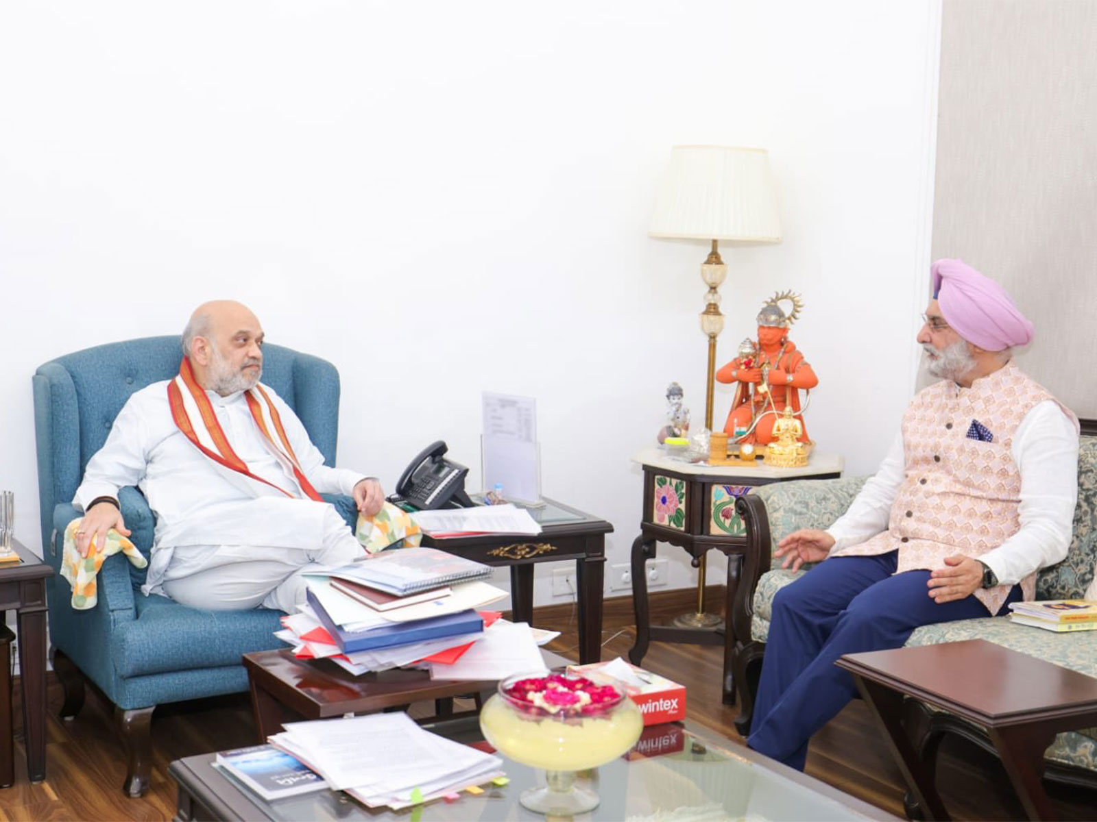 Union Home Minister Amit Shah with Lieutenant Governor of Delhi Taranjit Singh (Photo/@SandhuTaranjitS)