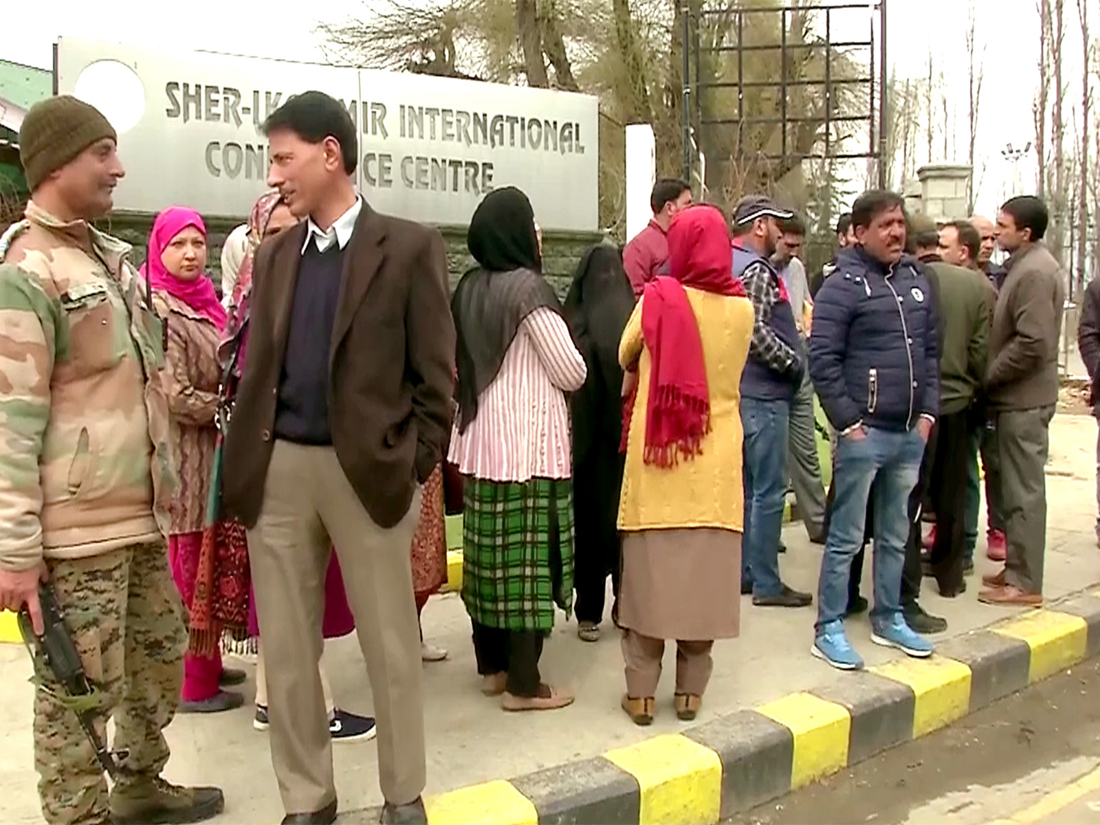 
    Indian students begin leaving Iran
    