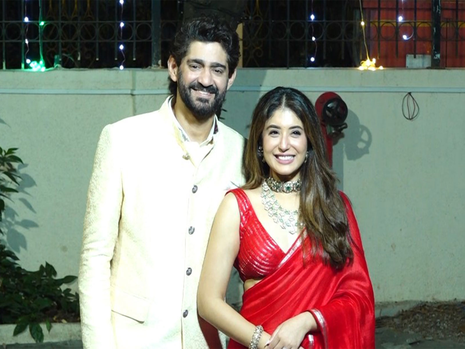 Gaurav Kapur, Kritika Kamra now married, pose as husband and wife in traditional ensembles