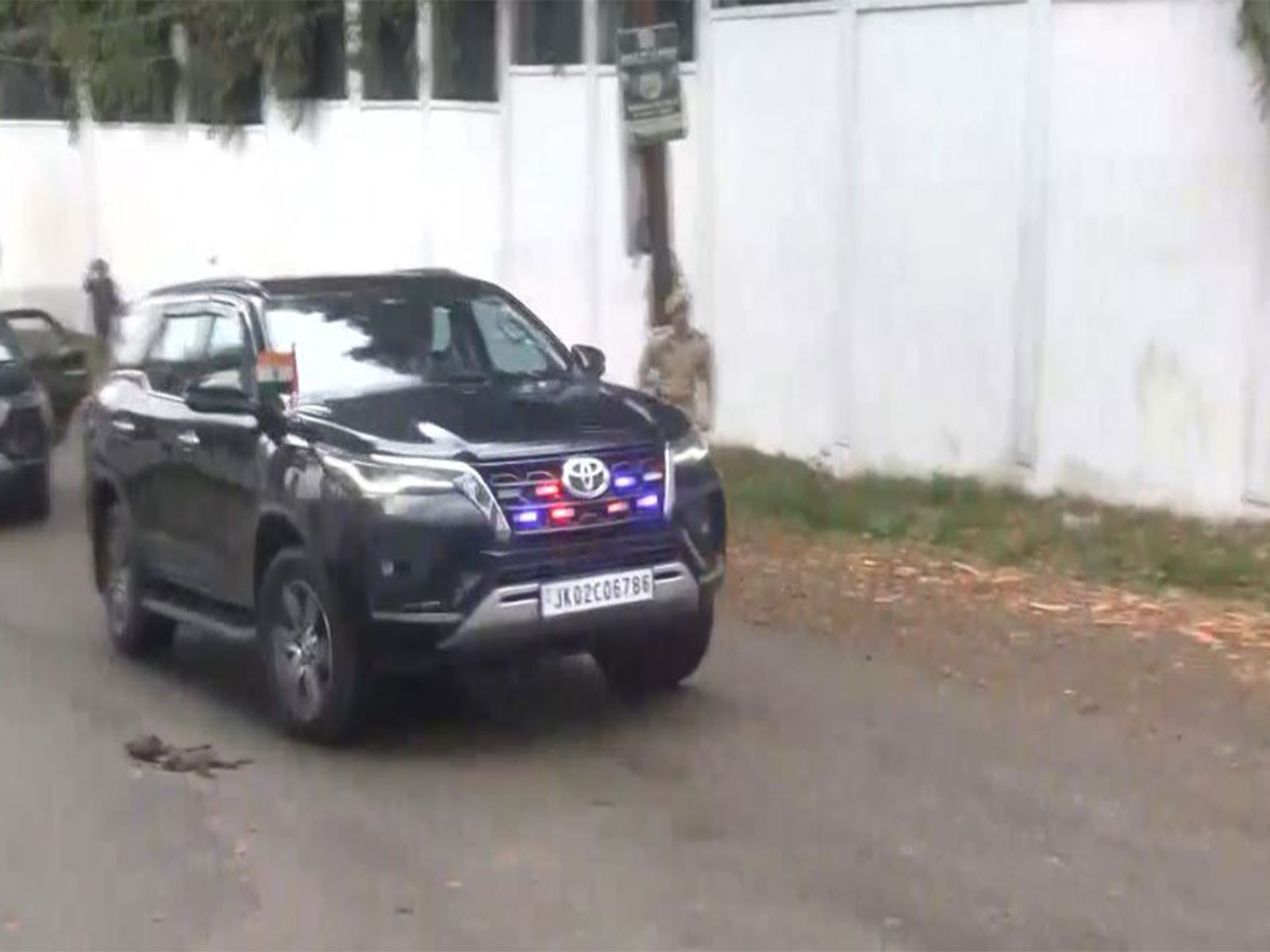 Visual outside JKNC chief Farooq Abdullah's residence (Photo/ANI)