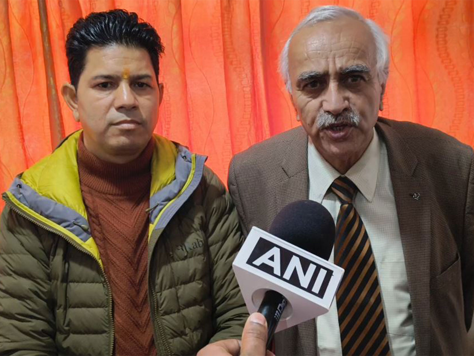 Manali Hotel Association President Roshan Thakur (Left) and Shimla Hotel Association President Mohinder Seth (Photo/ANI)