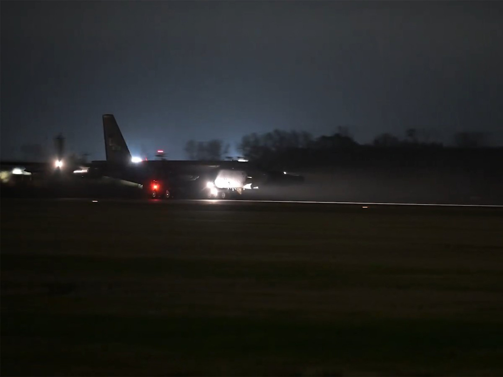 US B-52 takes off for a night mission (Photo/X@CENTCOM) US B-52 takes off for a night mission (Photo/X@CENTCOM)