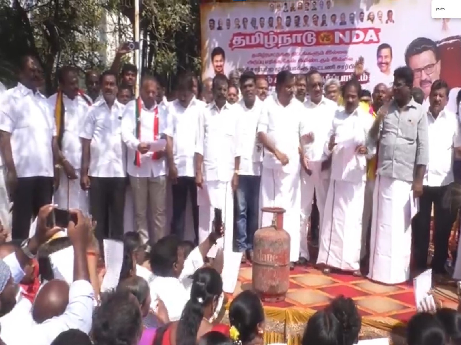DMK-led alliance stages state-wide protest against NDA over LPG shortage (Photo/ANI) DMK-led alliance stages state-wide protest against NDA over LPG shortage (Photo/ANI)