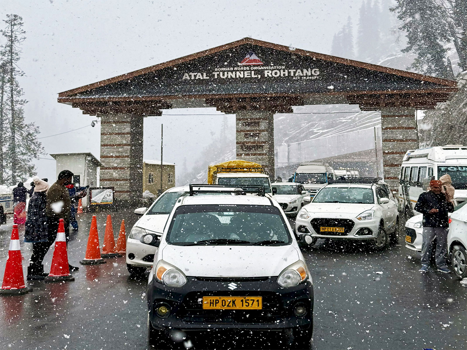 Visual of snow-covered hills near South Portal of Atal Tunnel (File Photo/ANI) Visual of snow-covered hills near South Portal of Atal Tunnel (File Photo/ANI)