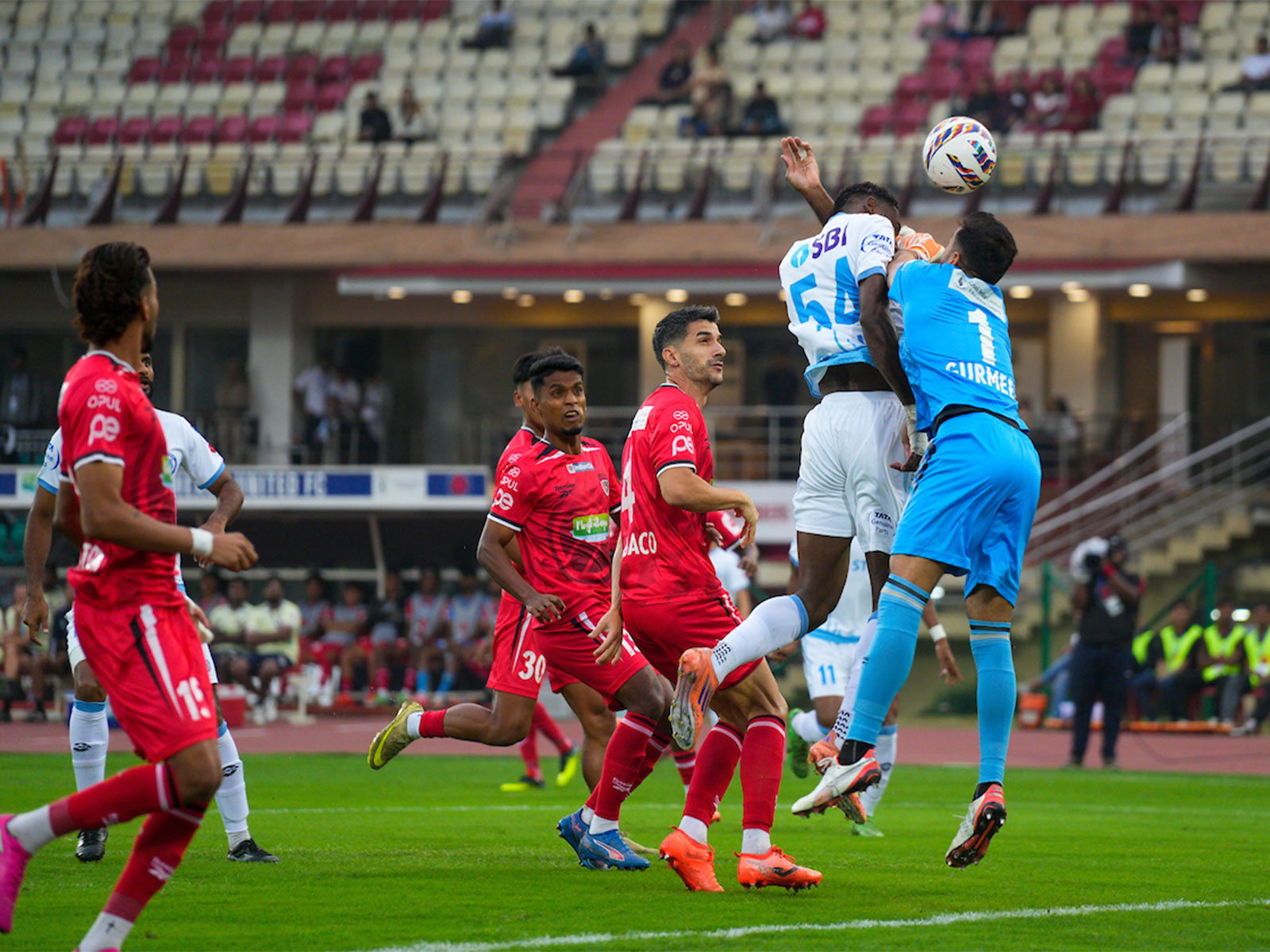 NorthEast United FC and Jamshedpur FC players in action (Photo: ISL)