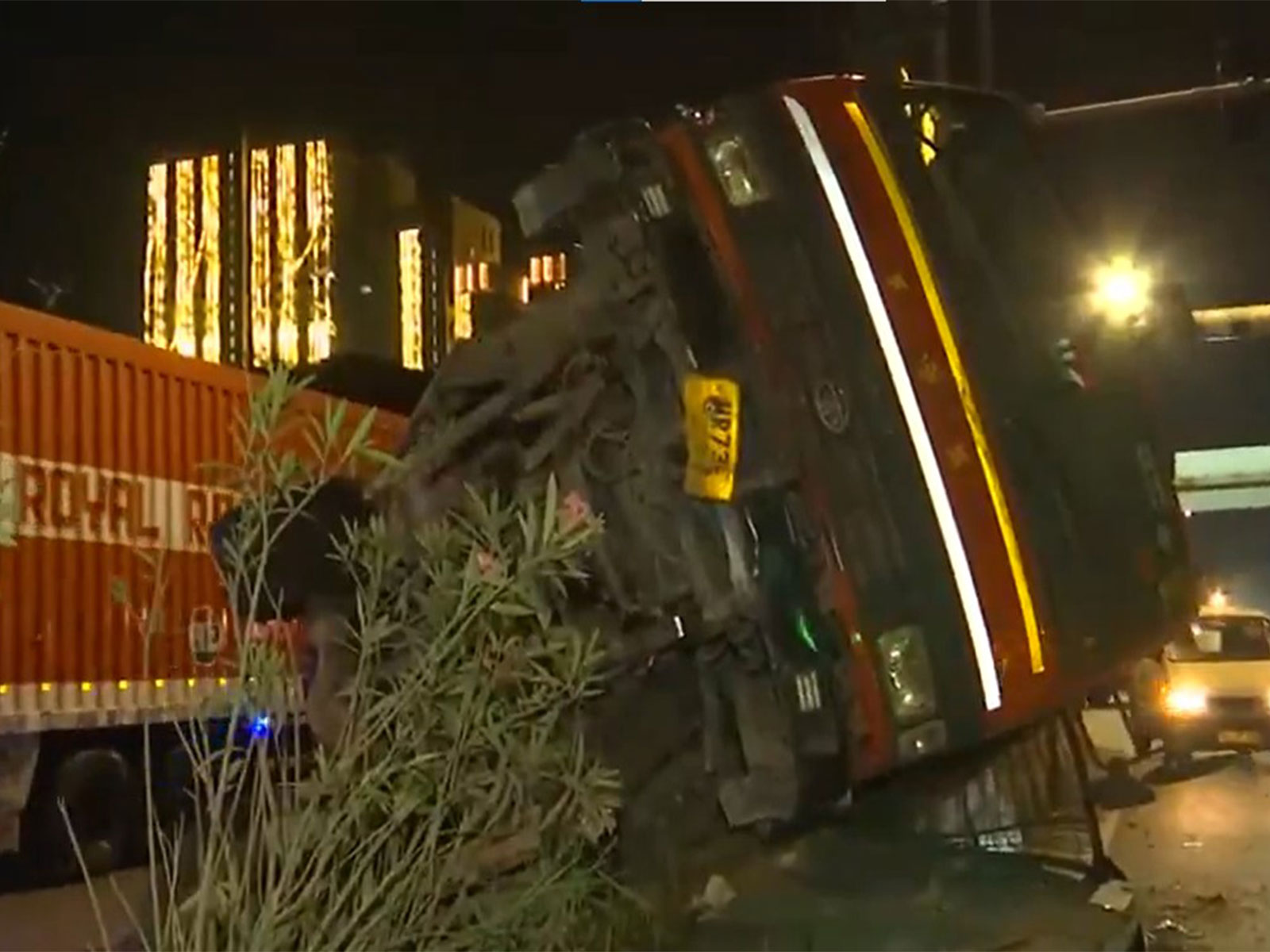 Speeding truck overturns at Okhla underpass (Photo/ANI) Speeding truck overturns at Okhla underpass (Photo/ANI)
