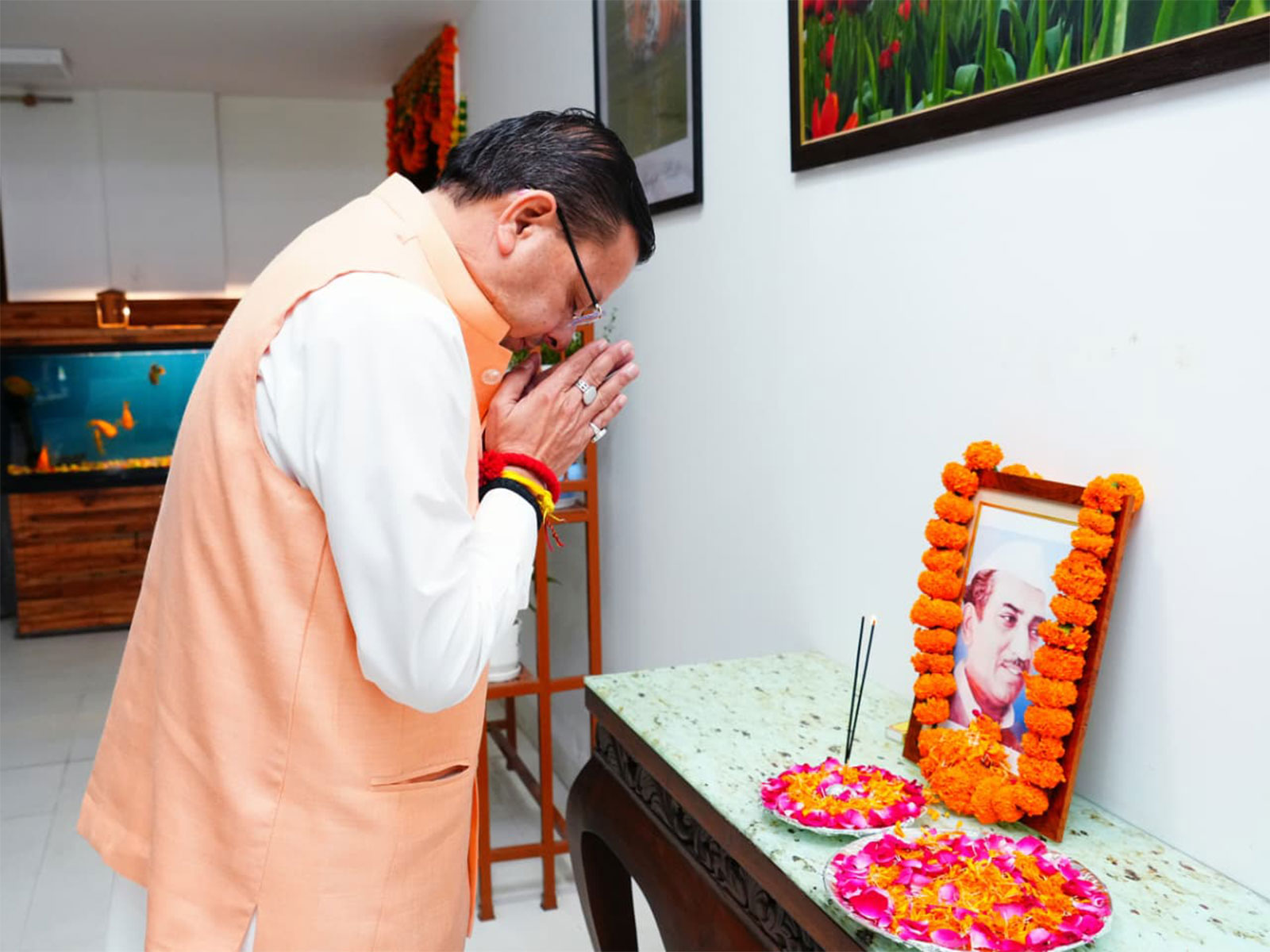 Uttarakhand Chief Minister Pushkar Singh Dhami on Tuesday paid heartfelt tributes to the late former Chief Minister of Uttar Pradesh, Hemvati Nandan Bahuguna, on his death anniversary,(Photo: Uttarakhand CMO) Uttarakhand Chief Minister Pushkar Singh Dhami on Tuesday paid heartfelt tributes to the late former Chief Minister of Uttar Pradesh, Hemvati Nandan Bahuguna, on his death anniversary,(Photo: Uttarakhand CMO)