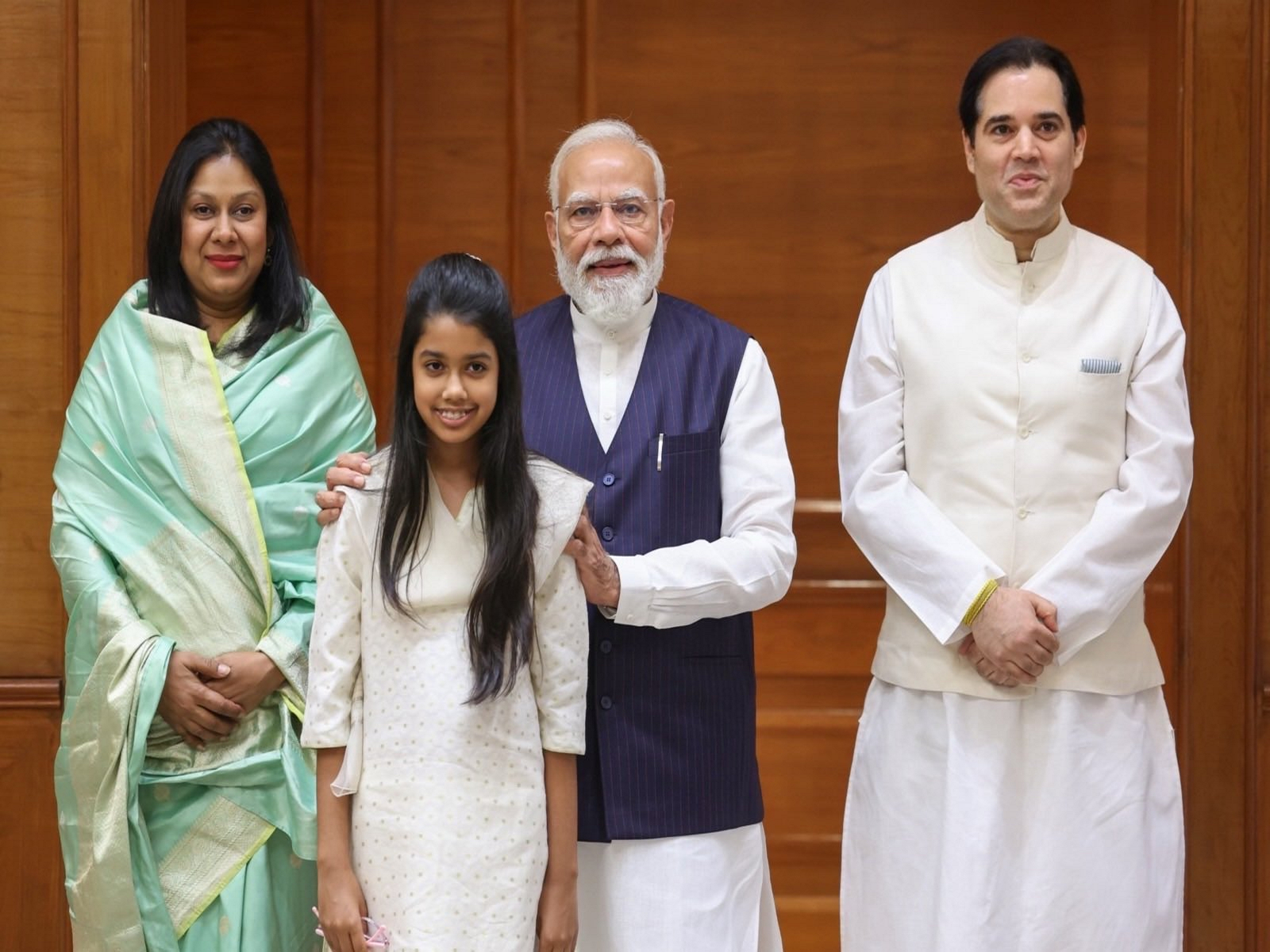 Former BJP MP Varun Gandhi and his family members with Prime Minister Narendra Modi ([Photo/X@varungandhi80) Former BJP MP Varun Gandhi and his family members with Prime Minister Narendra Modi ([Photo/X@varungandhi80)
