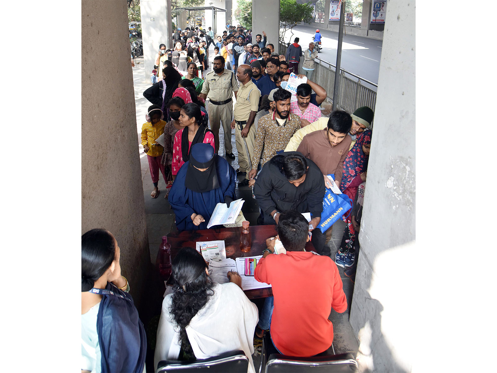 Queue of people at an Aadhar Centre (Photo/ANI)