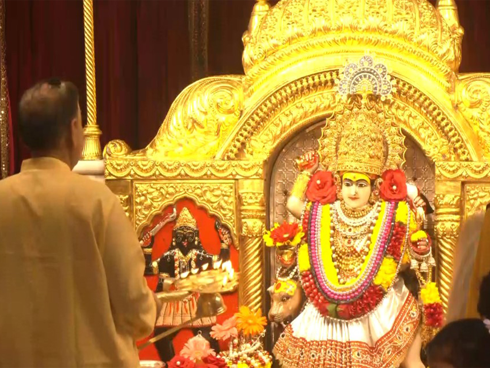 Aarti being performed at the Jhandewalan Temple in Delhi (Photo/ANI) Aarti being performed at the Jhandewalan Temple in Delhi (Photo/ANI)