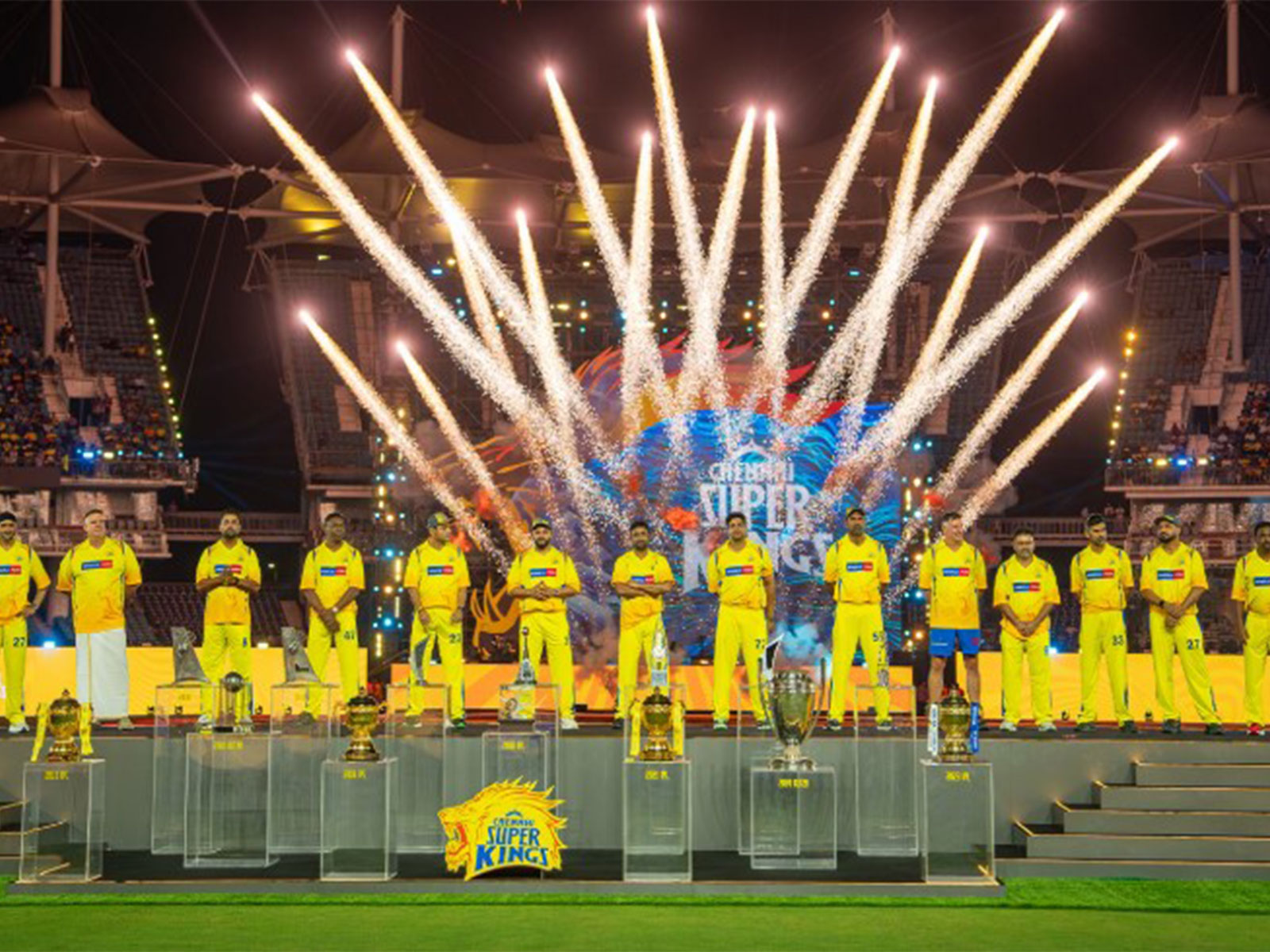 CSK's OG brigade posing in front of Chepauk crowd. (Photo: @ChennaiIPL X)