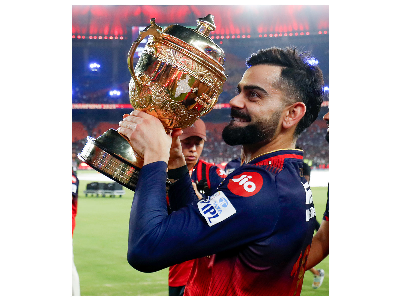 Virat Kohli with the IPL trophy. (Photo: ANI)