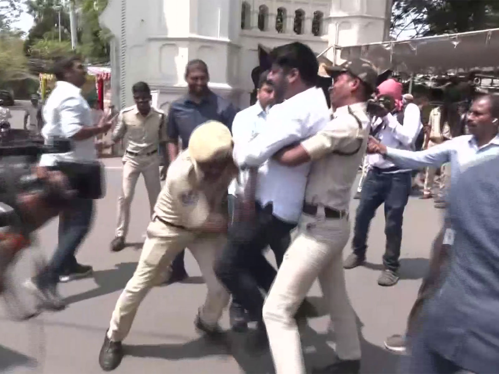 BJP workers protest in Telangana (Photo/ANI) BJP workers protest in Telangana (Photo/ANI)