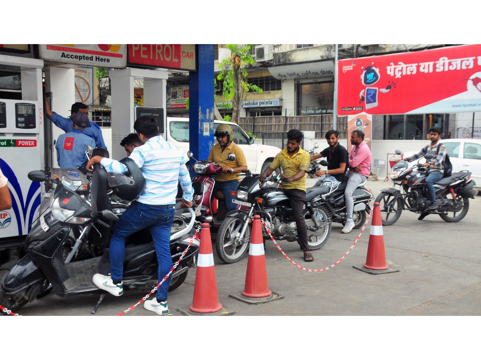 Commuters wait to refill their two-wheelers (Photo/ANI) Commuters wait to refill their two-wheelers (Photo/ANI)