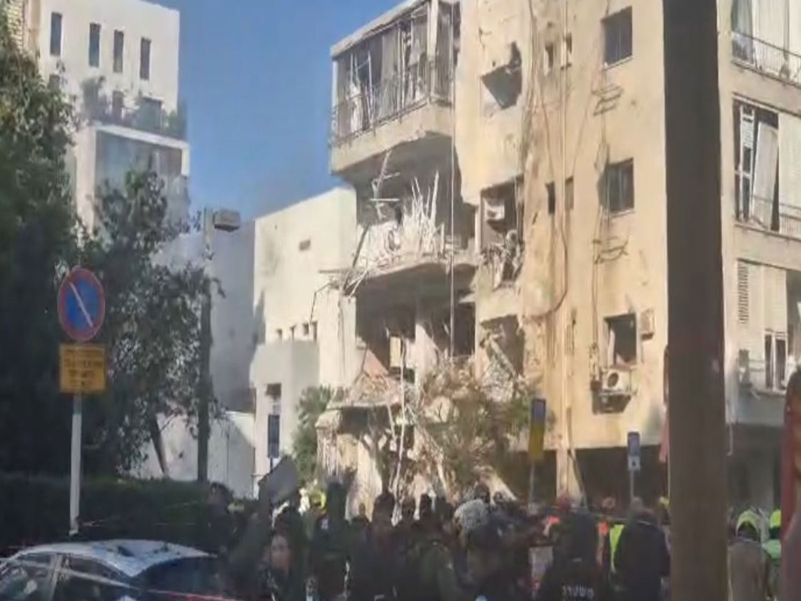 Israeli emergency crews at the scene of an Iranian missile strike in Tel Aviv (Photo/ TPS-IL via ANI)