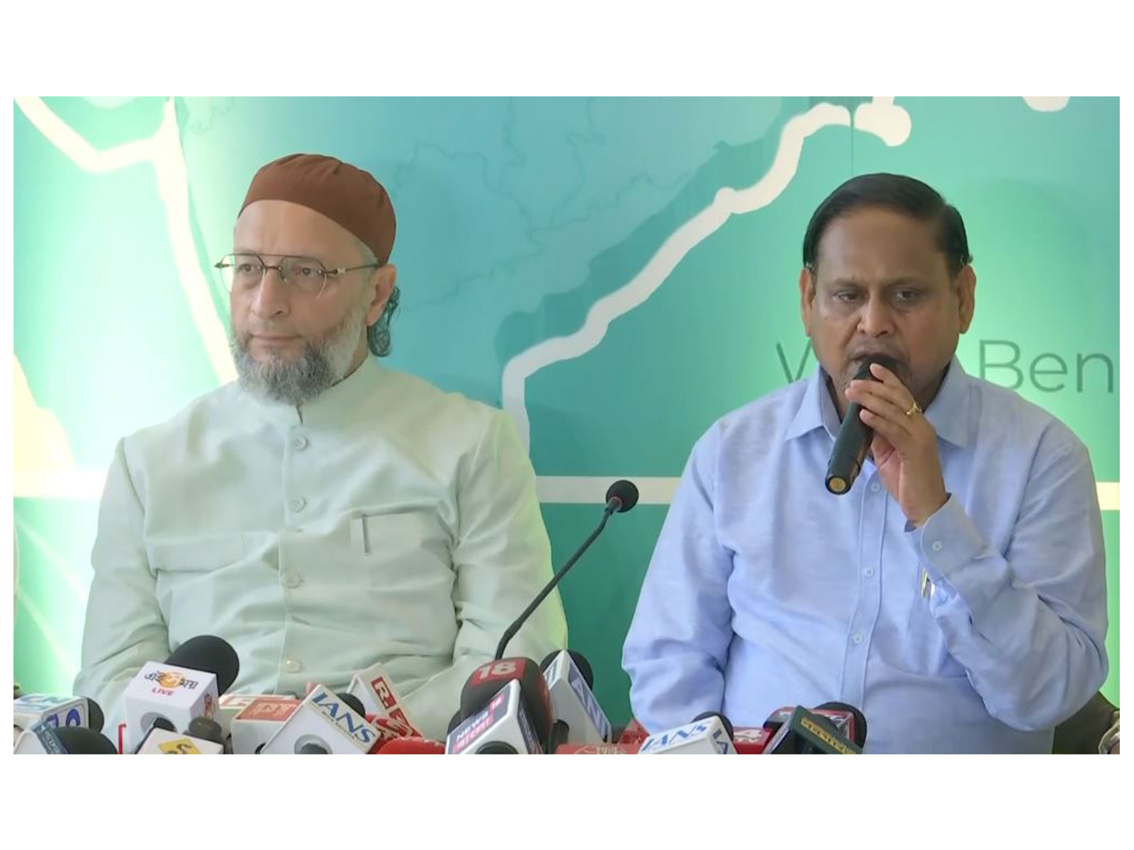 Founder of Janata Unnayan Party, Humayun Kabir and AIMIM President Asaduddin Owaisi (Photo/ANI) Founder of Janata Unnayan Party, Humayun Kabir and AIMIM President Asaduddin Owaisi (Photo/ANI)
