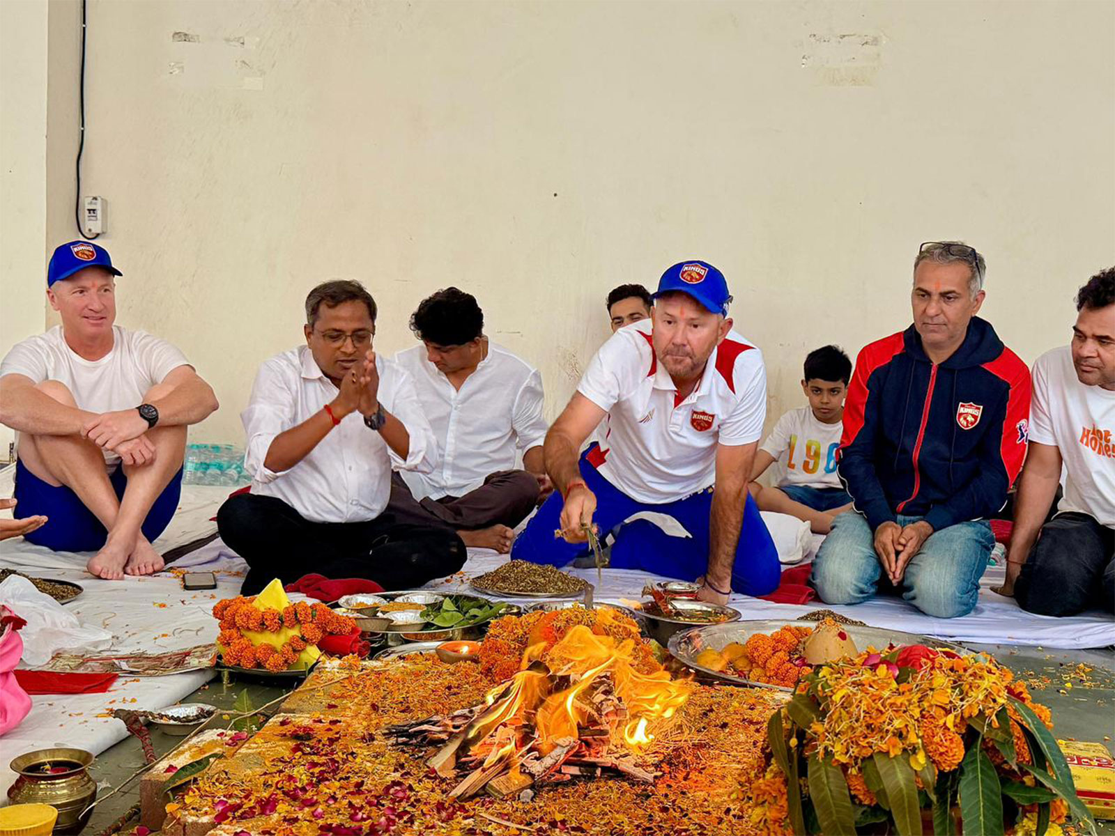 Punjab Kings seek blessings ahead of IPL 2026 season (Photo: PBKS)
