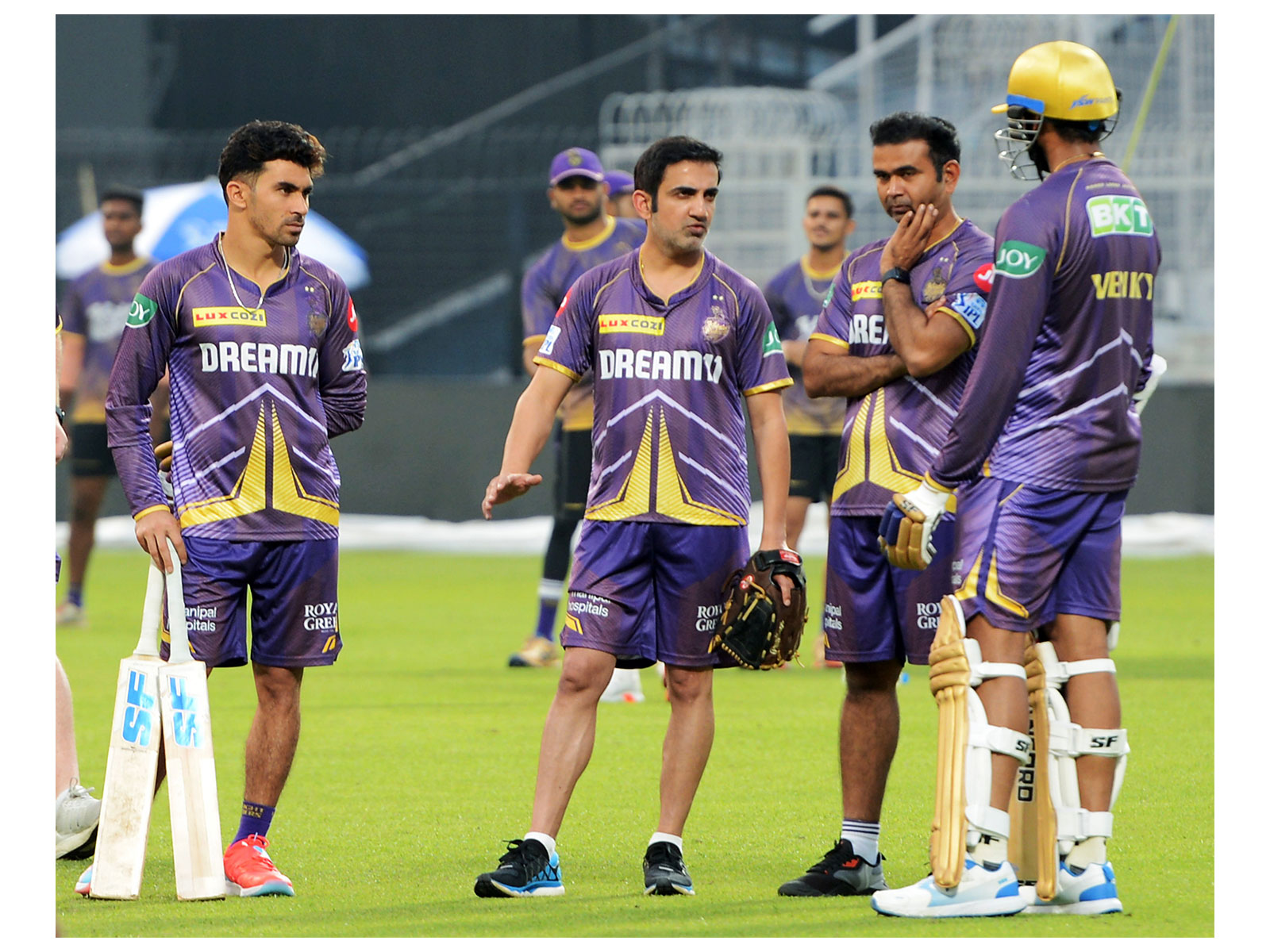 Gautam Gambhir with KKR players. (Photo/ANI) 