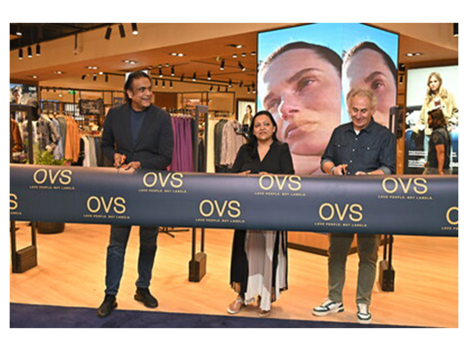 Left to right: Mr. Sundeep Chugh – Managing Director, OVS India; Mrs. Tanu Prasad – CEO, Oberoi Malls; Mr. Fabio Contiero – Representative from OVS Global Team Left to right: Mr. Sundeep Chugh – Managing Director, OVS India; Mrs. Tanu Prasad – CEO, Oberoi Malls; Mr. Fabio Contiero – Representative from OVS Global Team