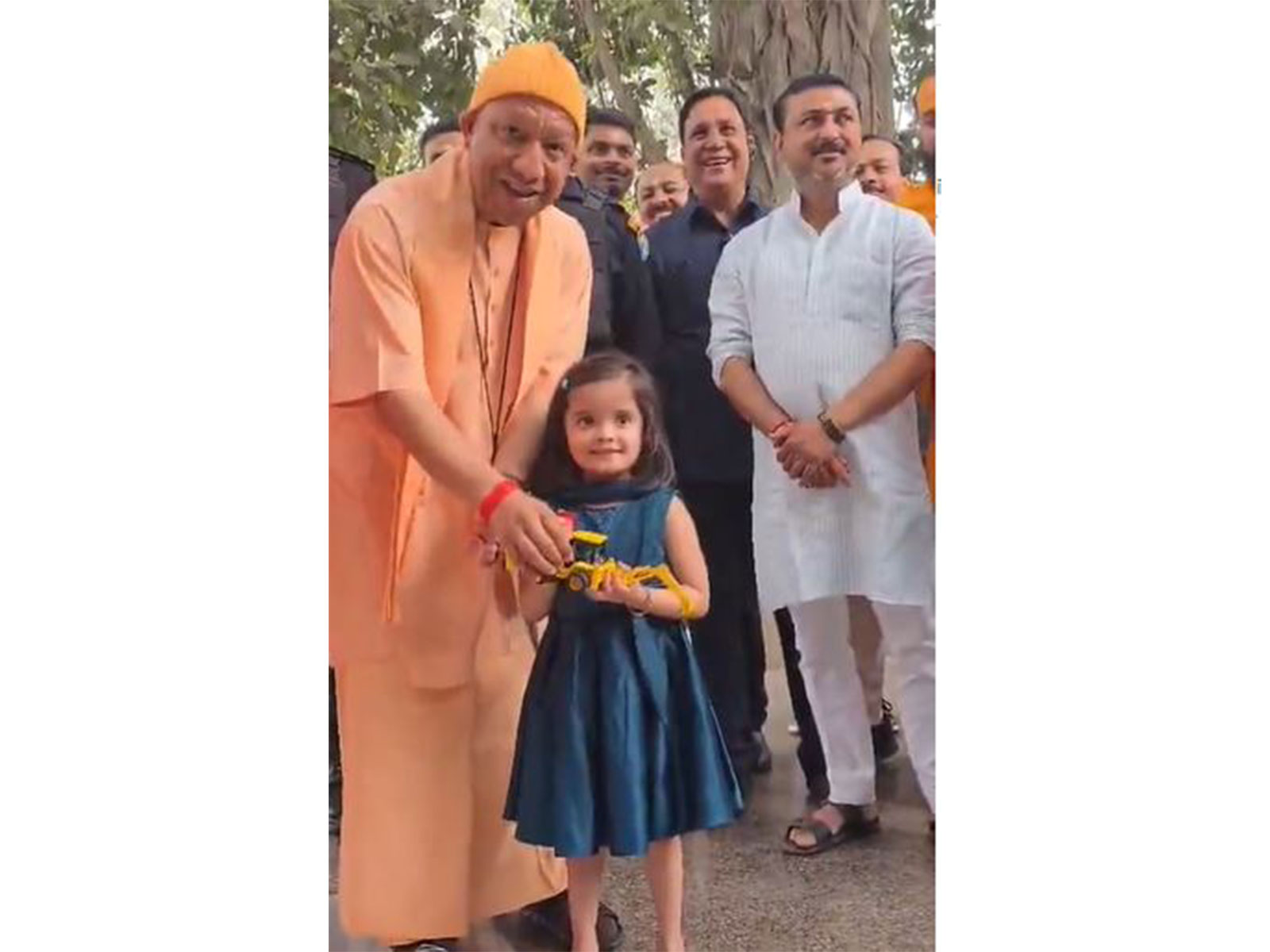 Uttar Pradesh Chief Minister Yogi Adityanath interacted young kid during Janta Darbar (Photo/Gorakhnath Temple) Uttar Pradesh Chief Minister Yogi Adityanath interacted young kid during Janta Darbar (Photo/Gorakhnath Temple)