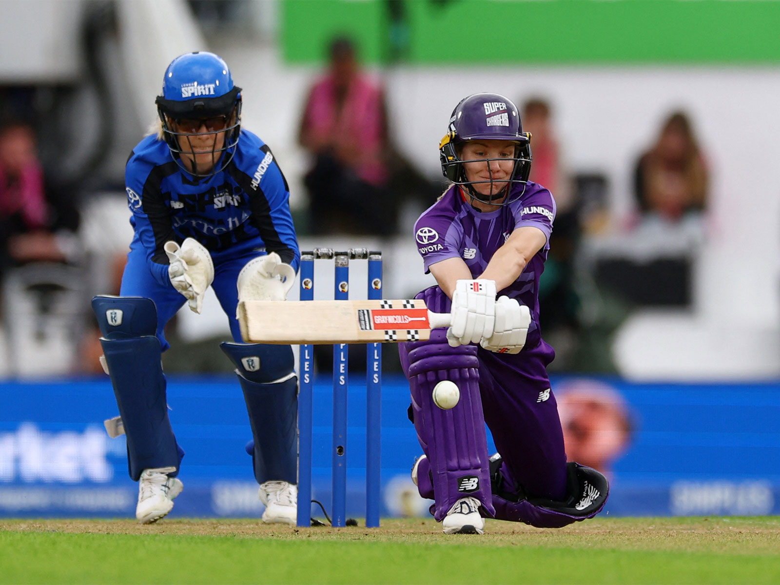 Nicola Carey batting in The Hundred. (Photo/Reuters)