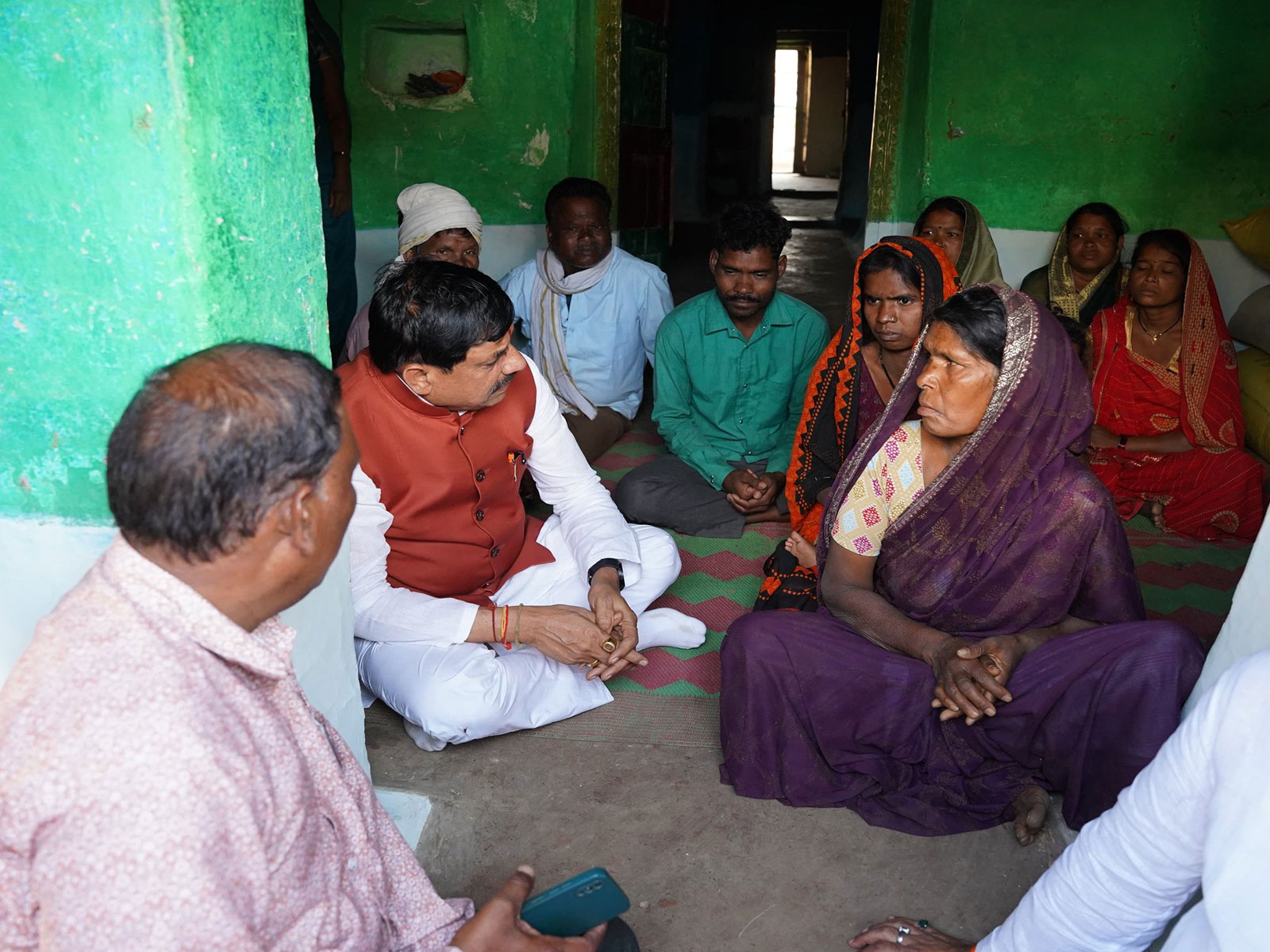 MP CM Mohan Yadav with affected family members of the accident (Photo/ X @DrMohanYadav51)